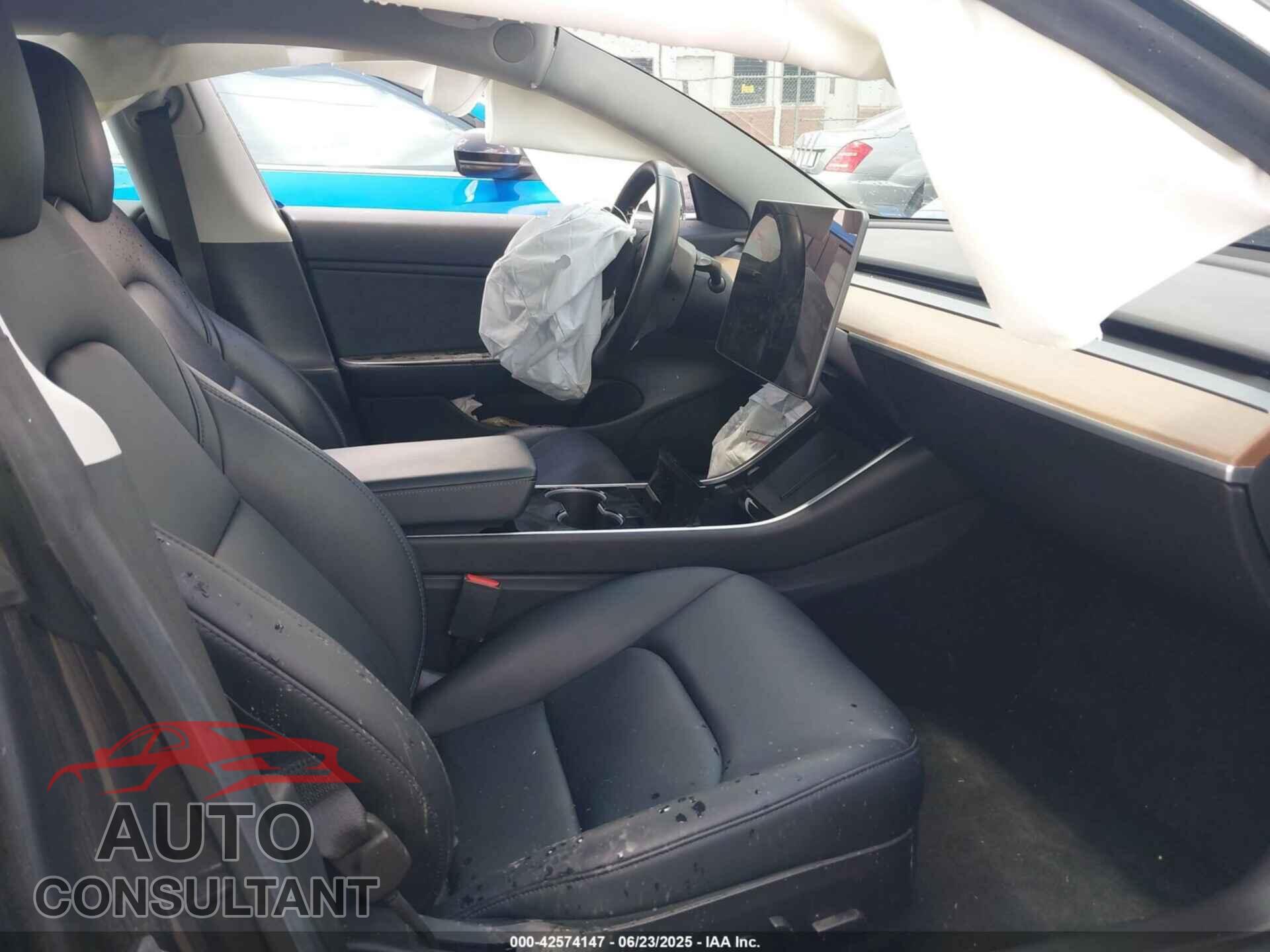 TESLA MODEL 3 2019 - 5YJ3E1EA5KF410898