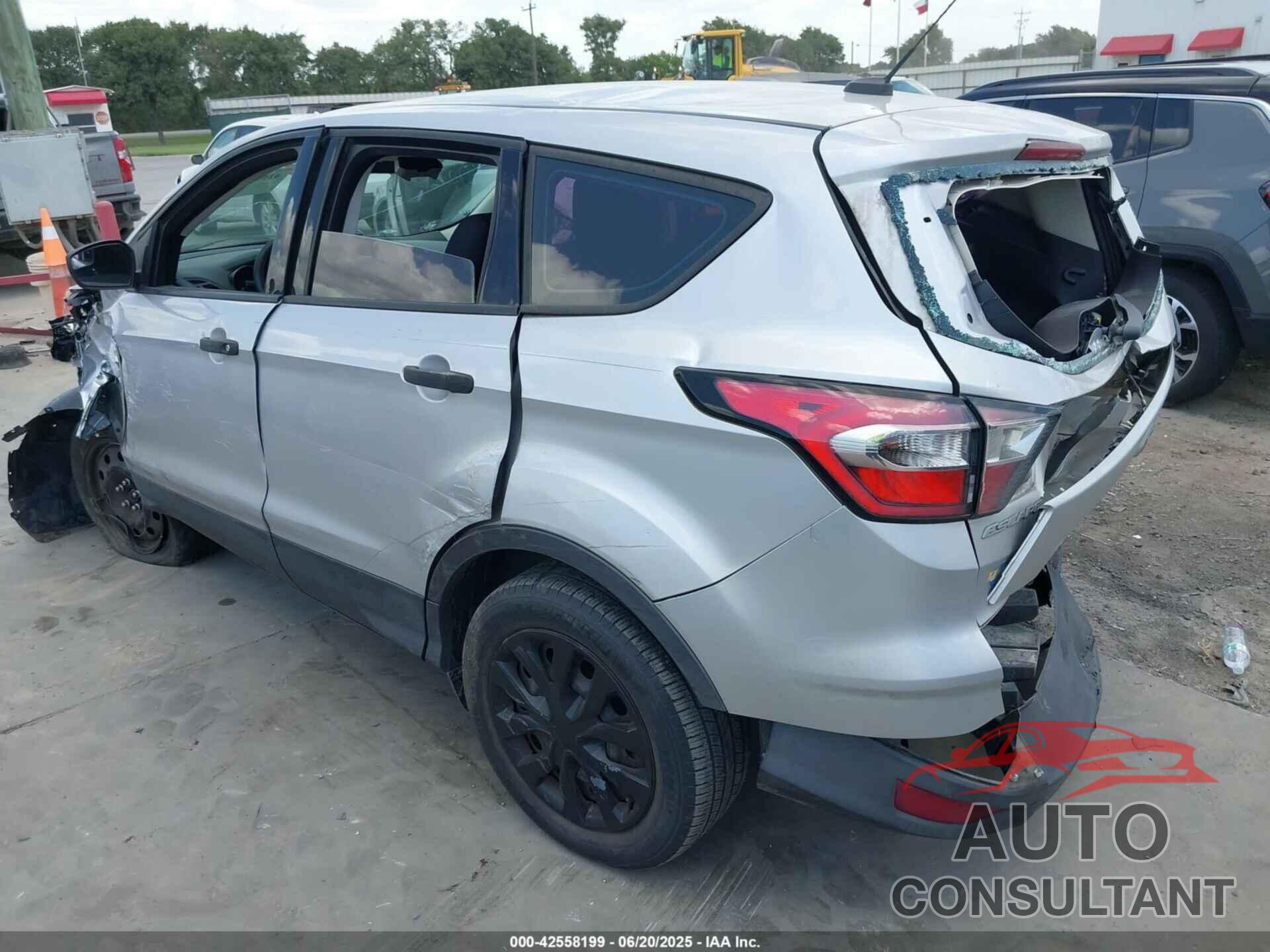 FORD ESCAPE 2017 - 1FMCU0F79HUC00820