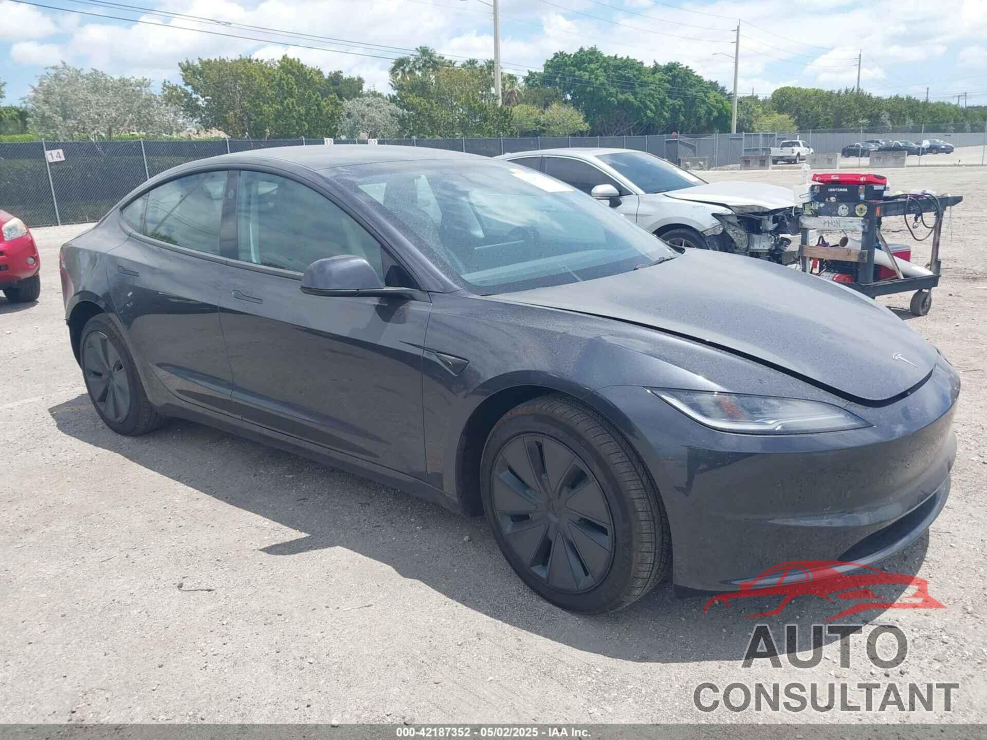TESLA MODEL 3 2025 - 5YJ3E1EA1SF903204