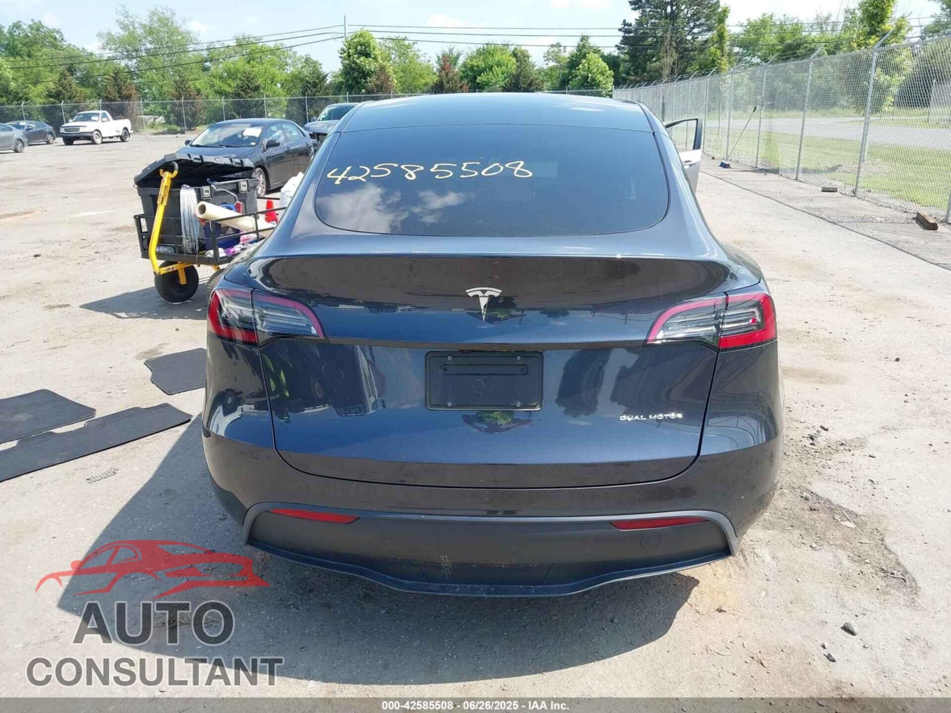 TESLA MODEL Y 2024 - 7SAYGAEE8RF085941