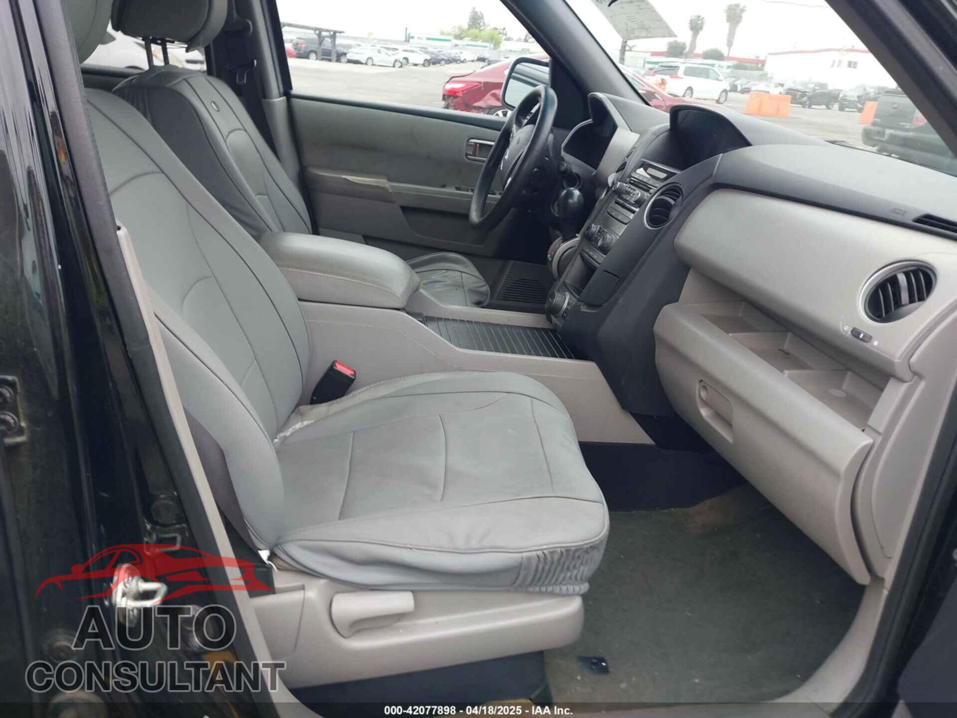 HONDA PILOT 2015 - 5FNYF3H39FB013616