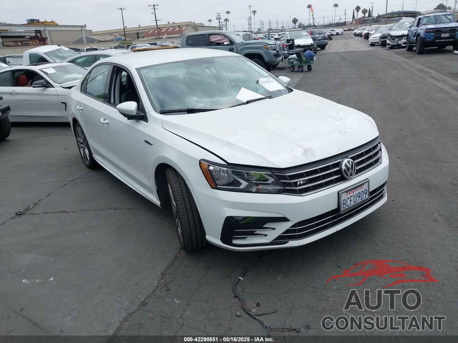 VOLKSWAGEN PASSAT 2018 - 1VWAA7A38JC008055