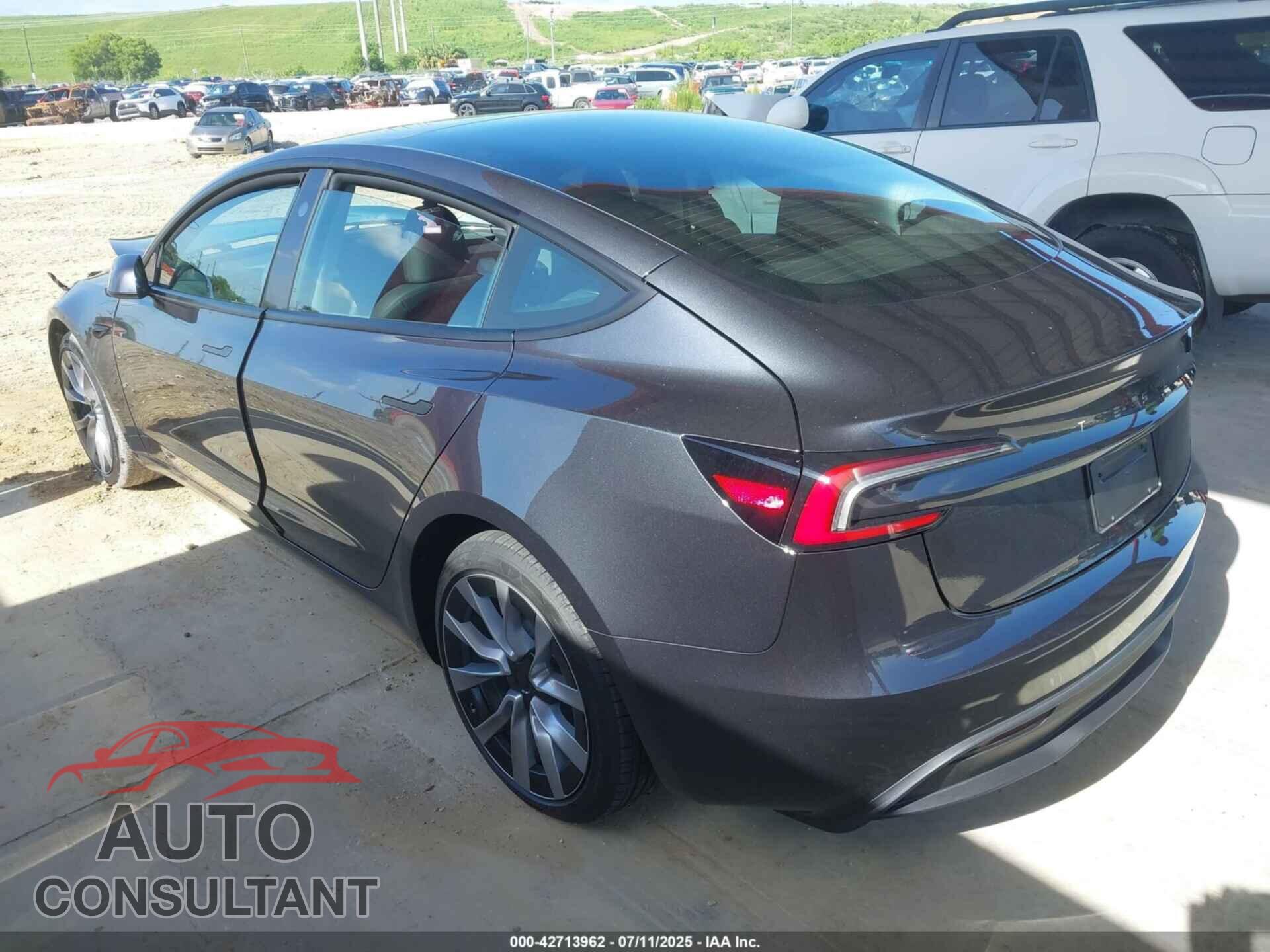 TESLA MODEL 3 2025 - 5YJ3E1EA6SF002877