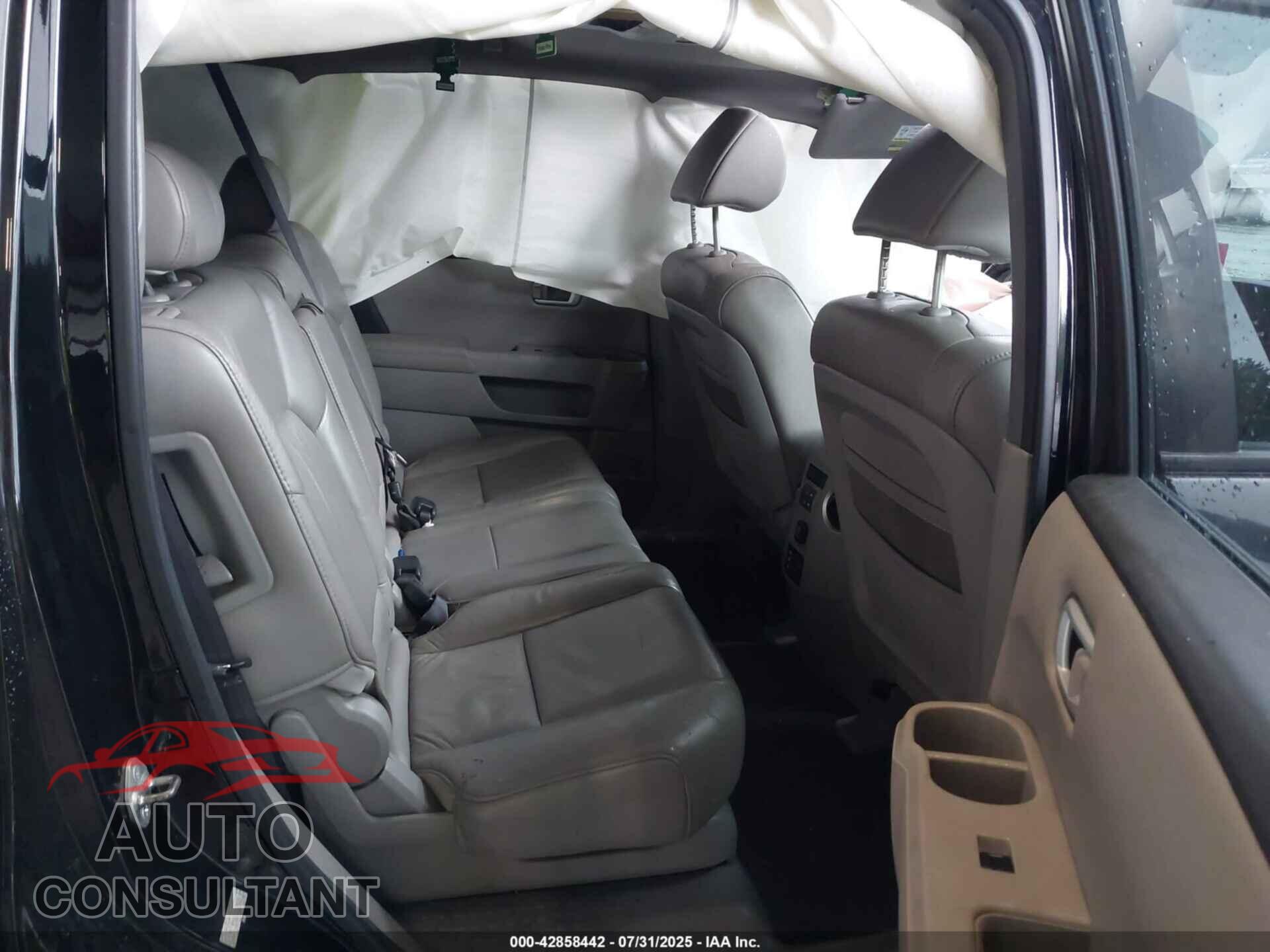HONDA PILOT 2011 - 5FNYF4H68BB062428