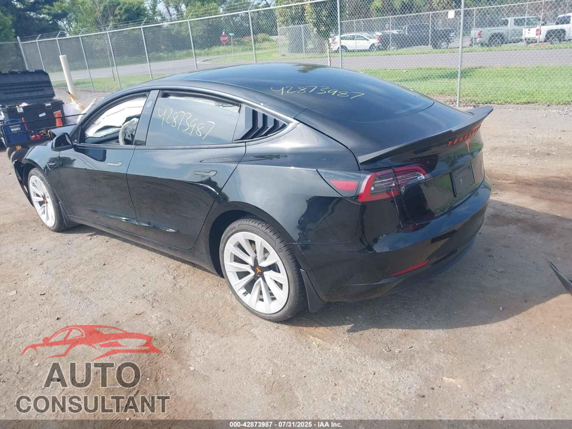 TESLA MODEL 3 2023 - 5YJ3E1EAXPF585512