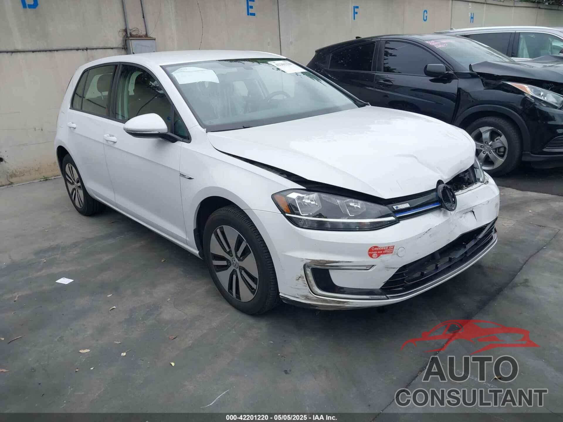 VOLKSWAGEN E-GOLF 2017 - WVWKR7AU8HW953556