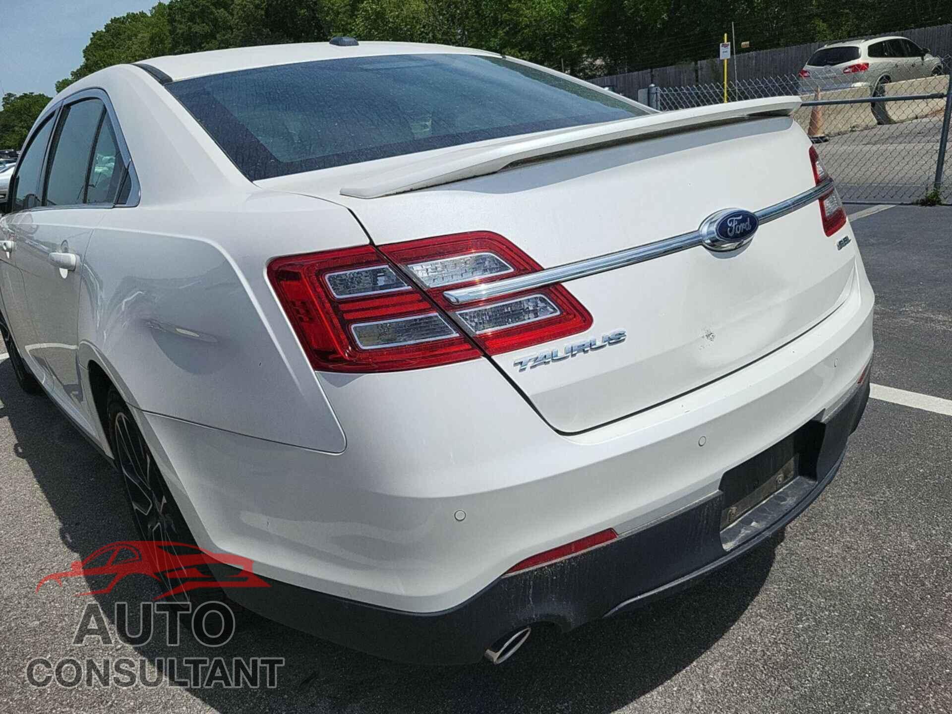 FORD TAURUS 2019 - 1FAHP2E82KG100559