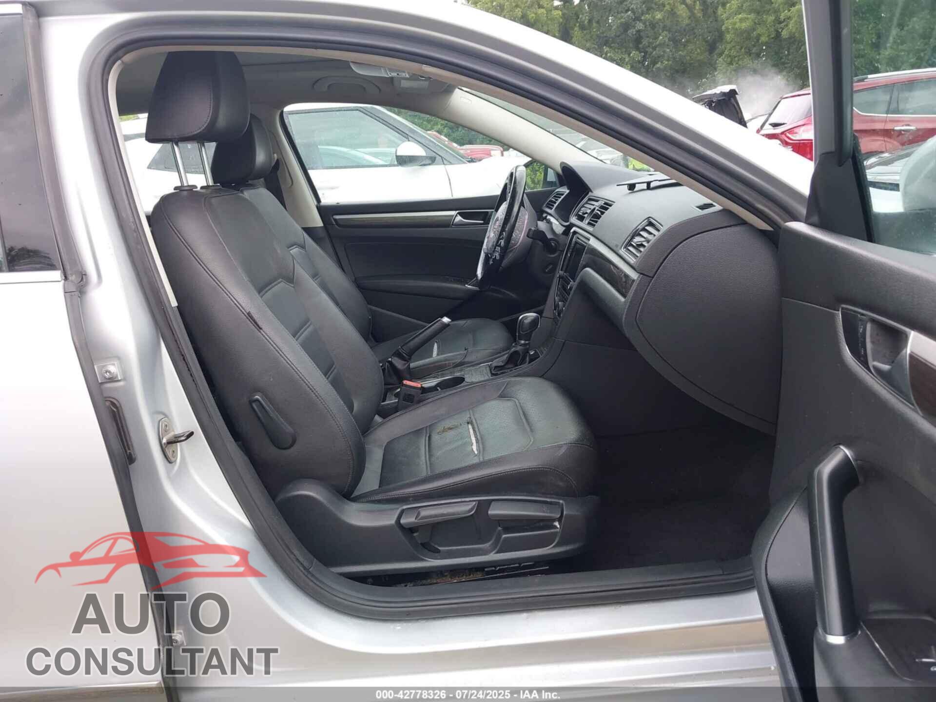 VOLKSWAGEN PASSAT 2017 - 1VWBT7A33HC026732