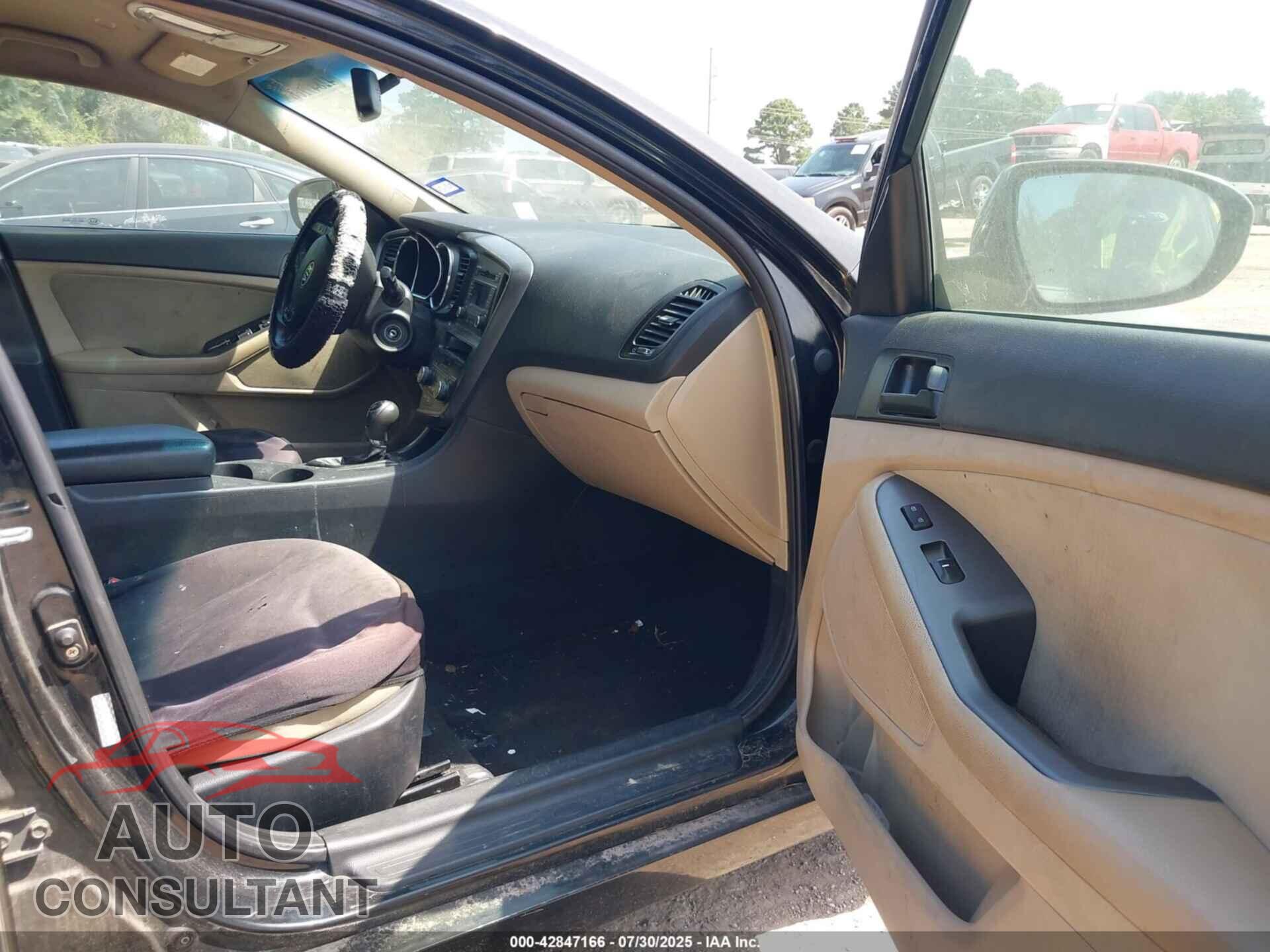 KIA OPTIMA 2011 - KNAGM4A79B5156661