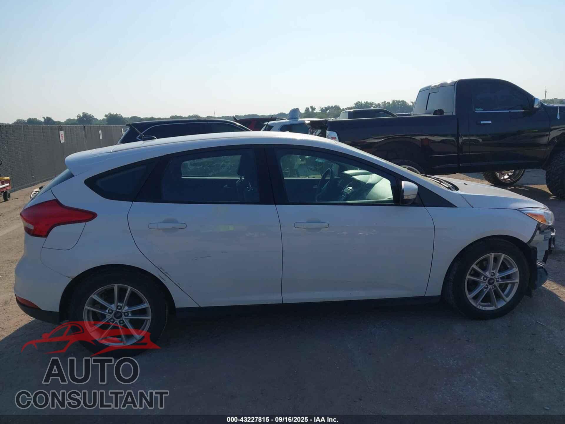 FORD FOCUS 2015 - 1FADP3K2XFL384475