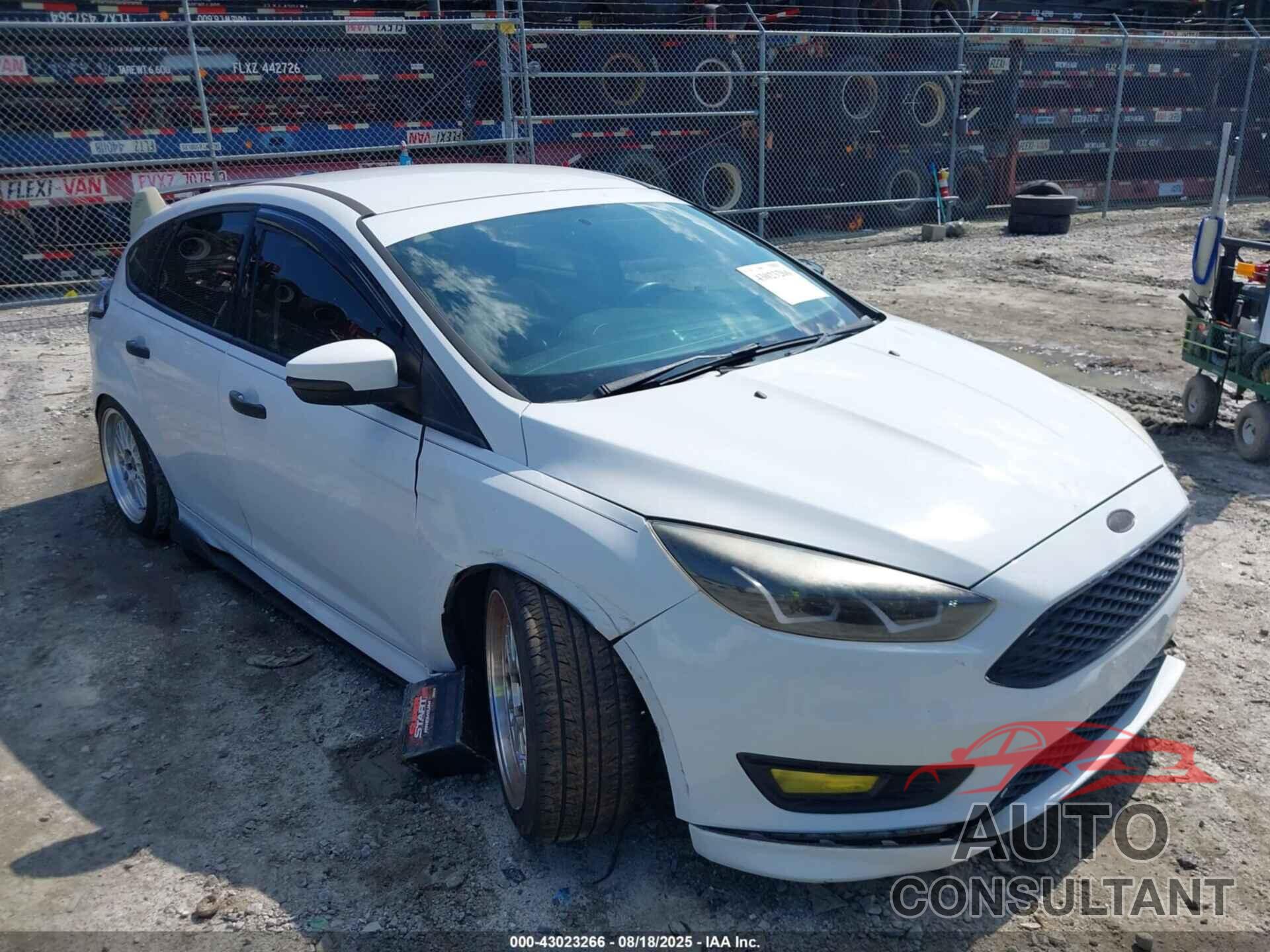 FORD FOCUS 2015 - 1FADP3K21FL304707