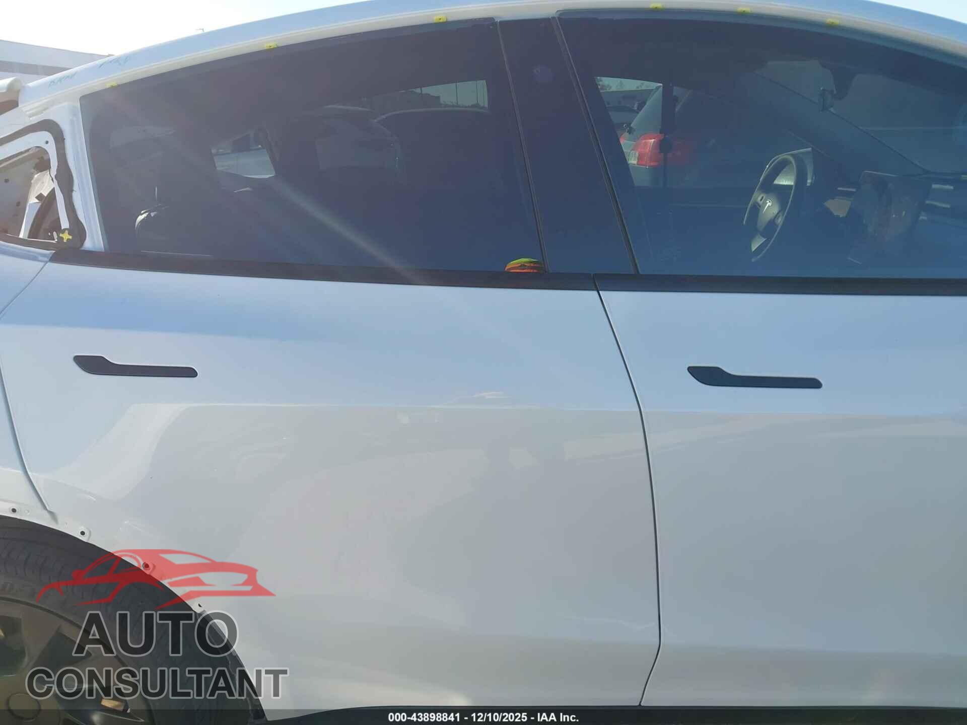 TESLA MODEL Y 2023 - 7SAYGAEEXPF708537