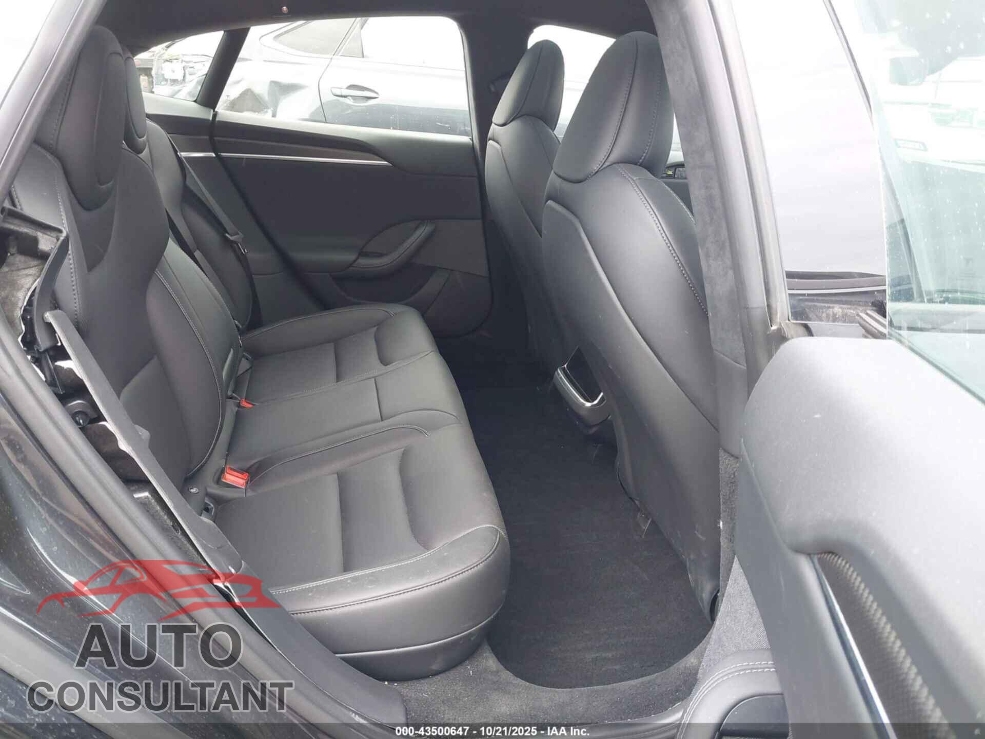 TESLA MODEL S 2023 - 5YJSA1E63PF528183