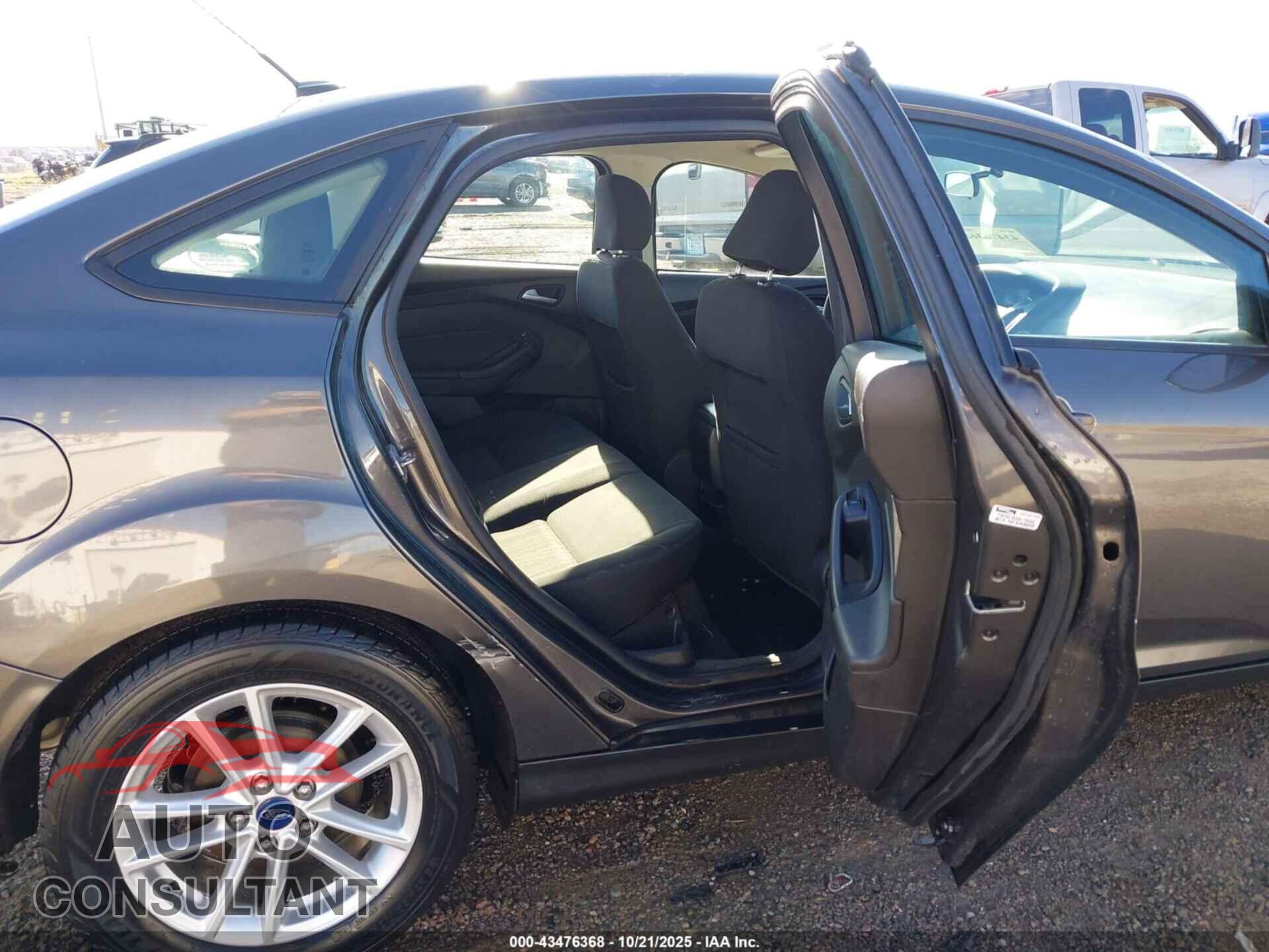 FORD FOCUS 2015 - 1FADP3F23FL335712