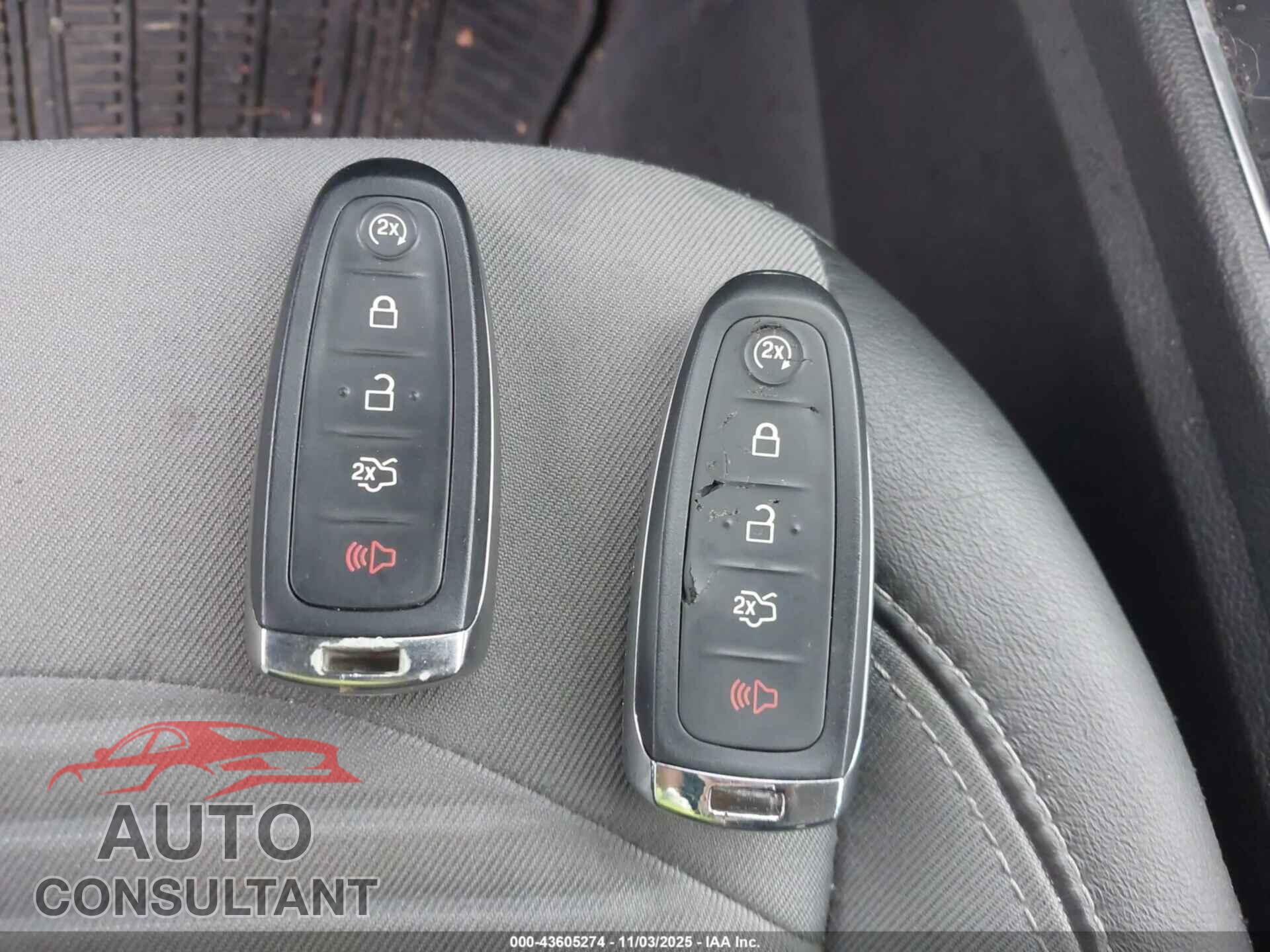 FORD ESCAPE 2017 - 1FMCU9JD8HUB48386