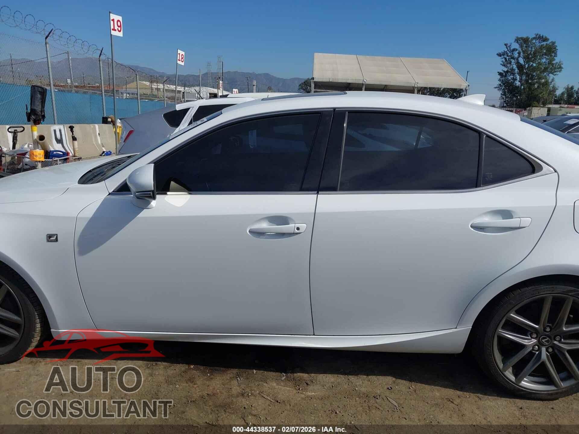 LEXUS IS 200T 2017 - JTHBA1D28H5049774