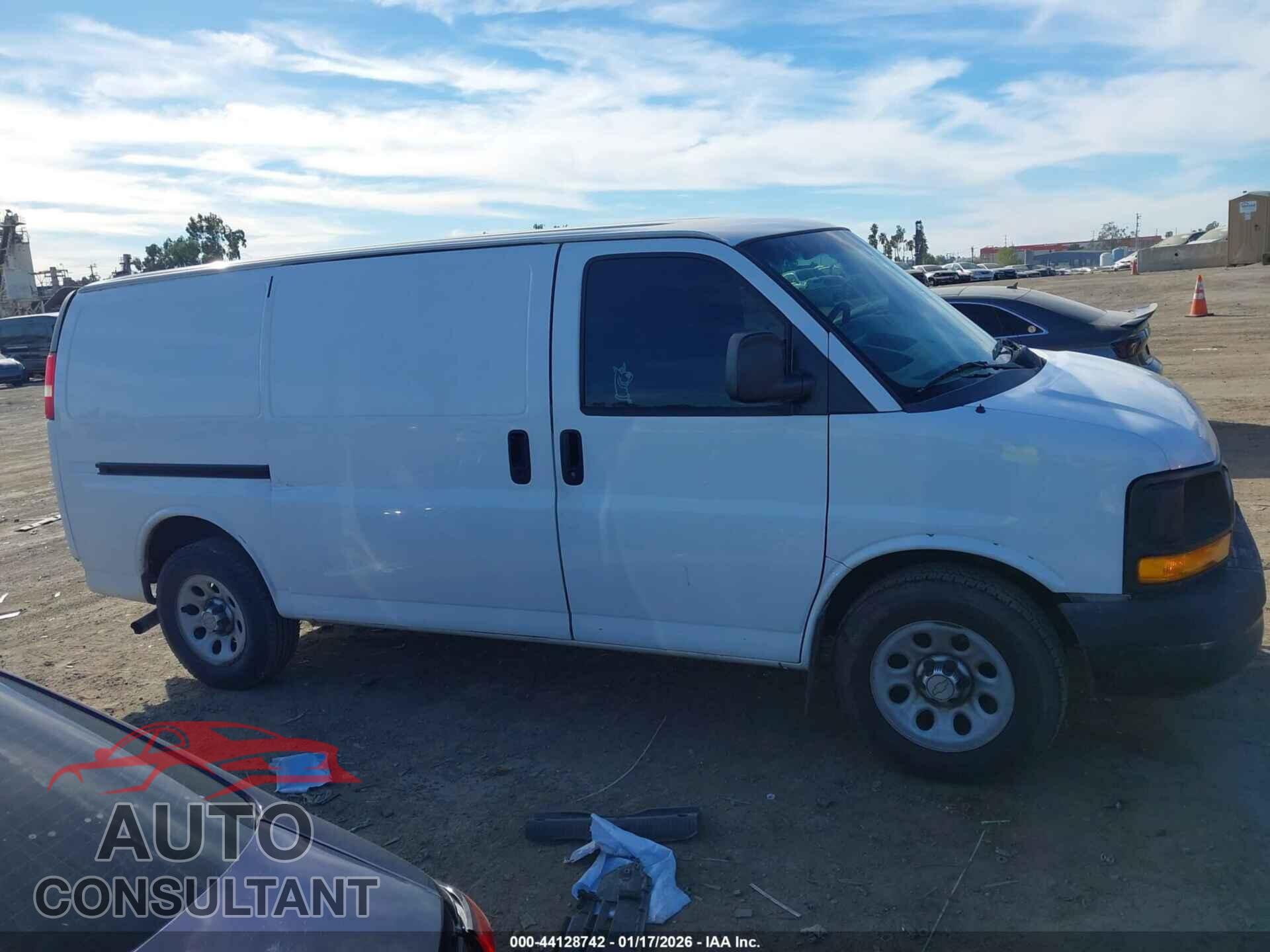 CHEVROLET EXPRESS G1500 2013 - 1GCSGAF46D1121443