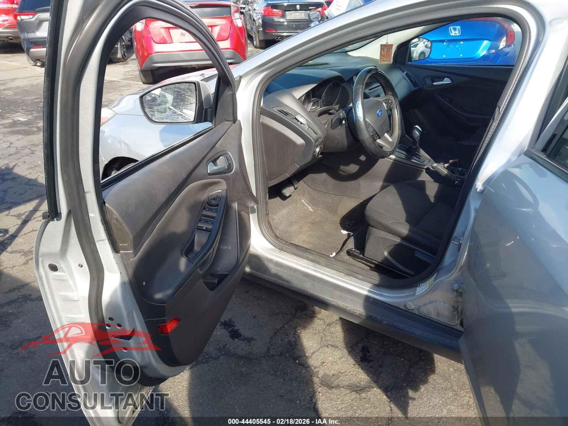 FORD FOCUS 2015 - 1FADP3F29FL261812