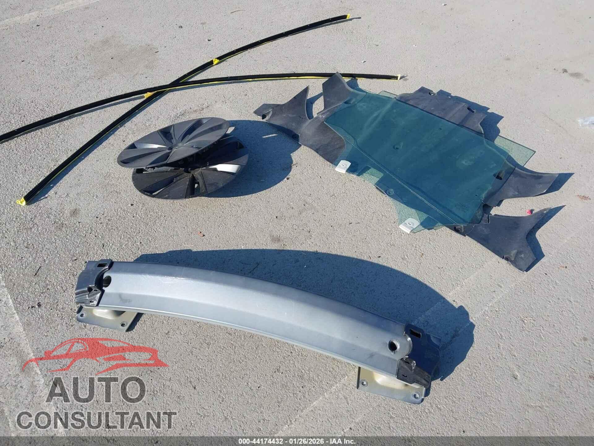 TESLA MODEL 3 2024 - 5YJ3E1EA3RF742798