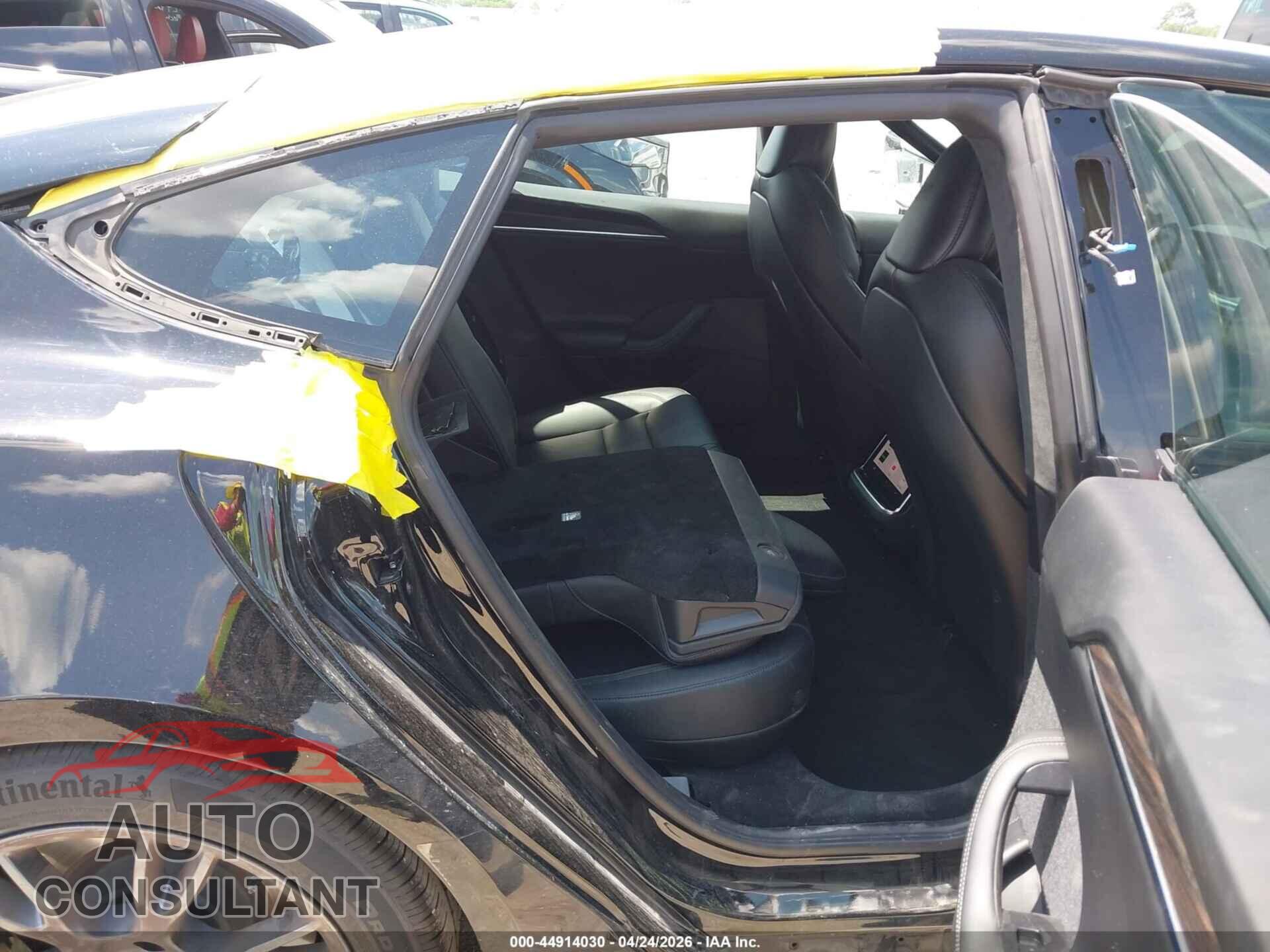 TESLA MODEL S 2022 - 5YJSA1E5XNF476183