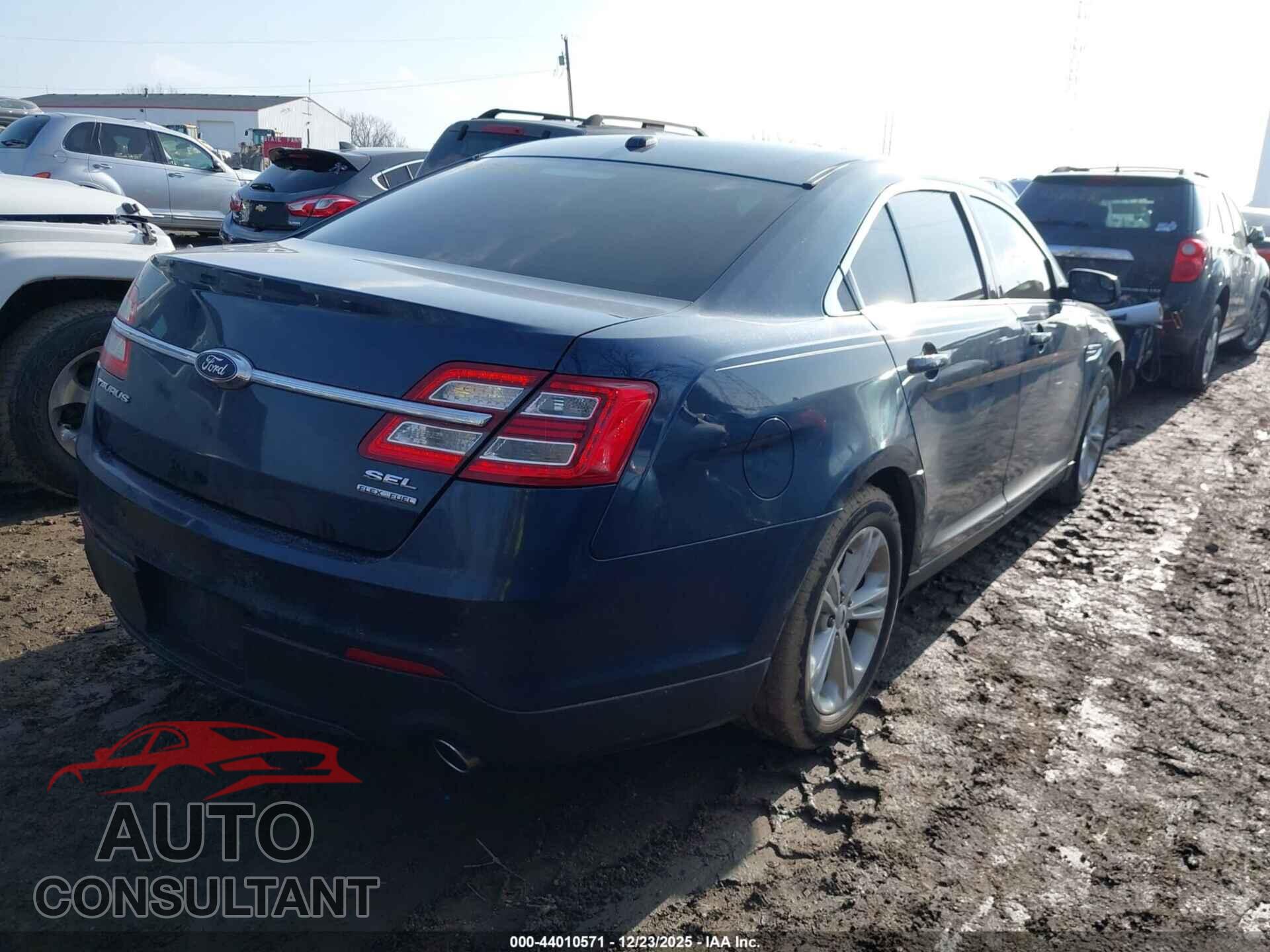 FORD TAURUS 2017 - 1FAHP2E85HG135010