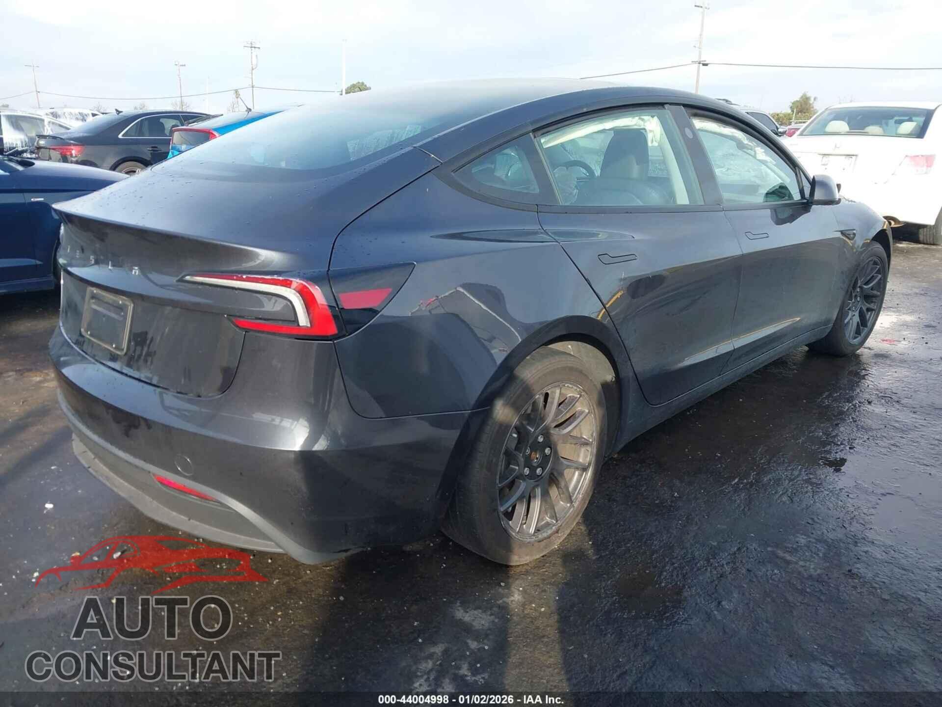 TESLA MODEL 3 2024 - 5YJ3E1EA5RF742933