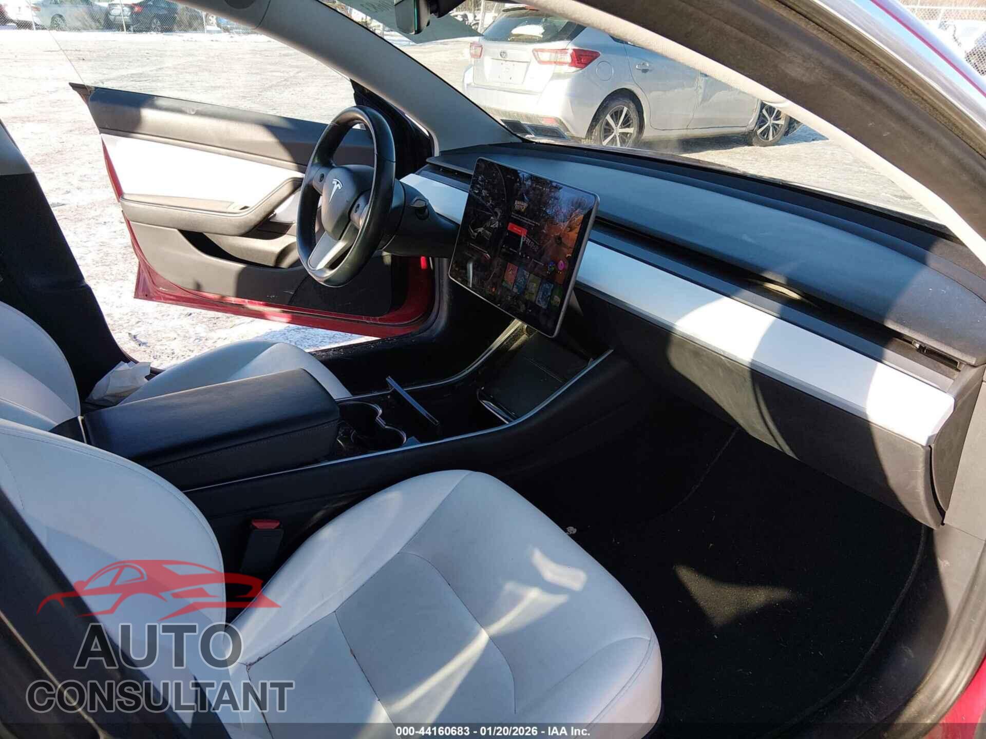 TESLA MODEL 3 2018 - 5YJ3E1EB0JF147355