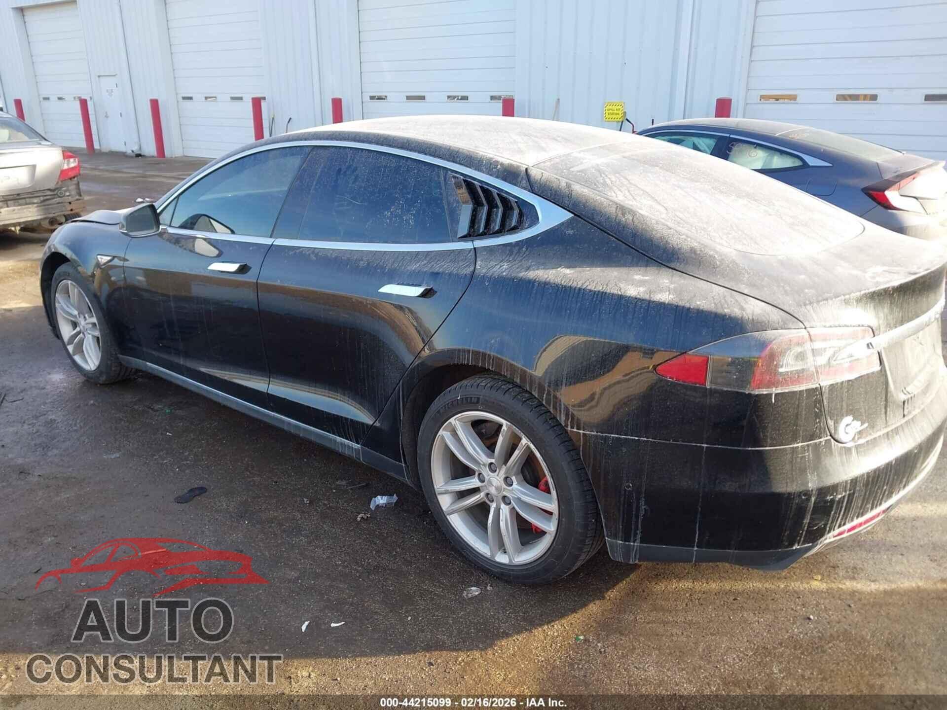 TESLA MODEL S 2015 - 5YJSA1E48FF111929
