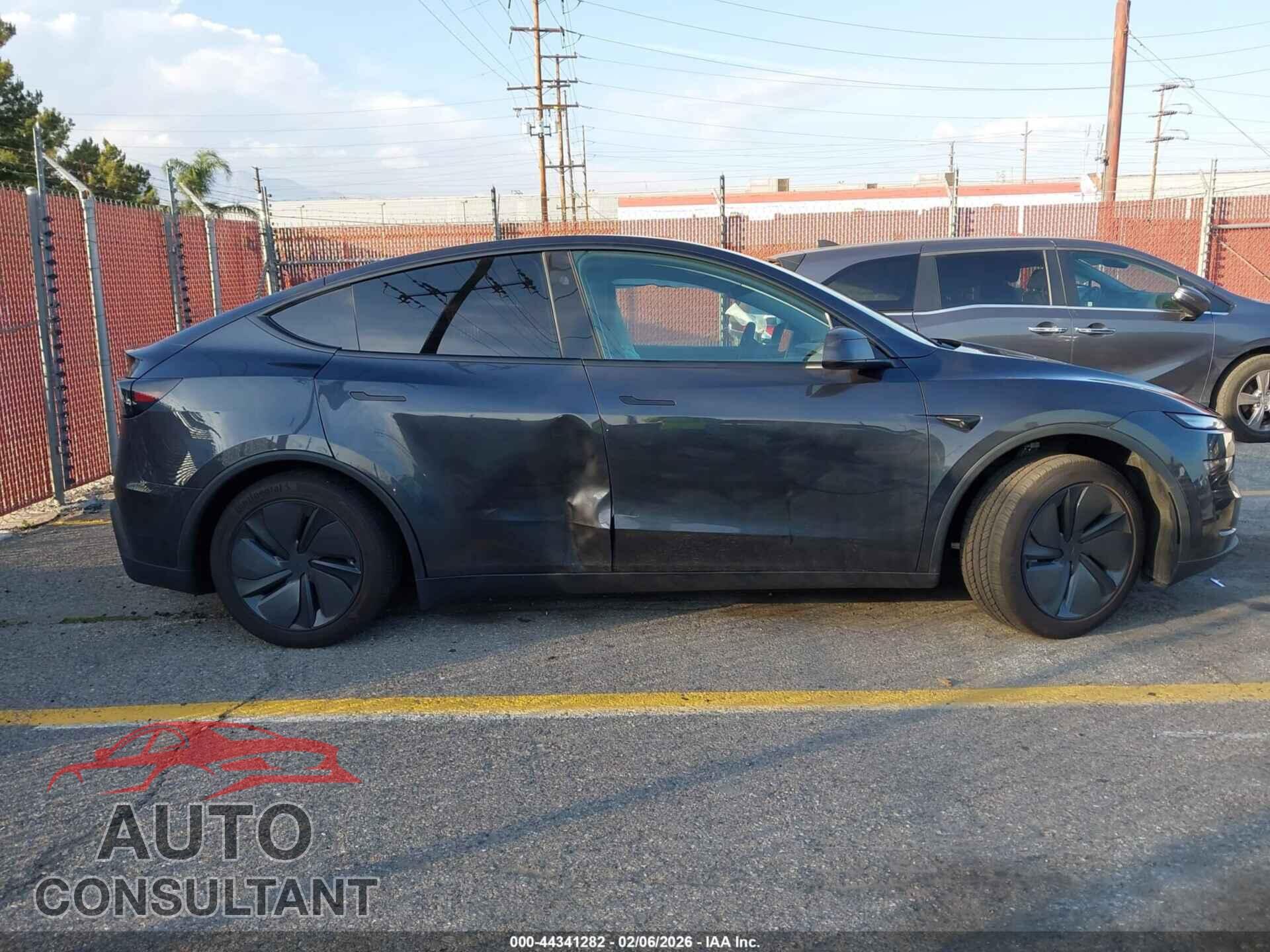 TESLA MODEL Y 2026 - 7SAYGDED9TF522538