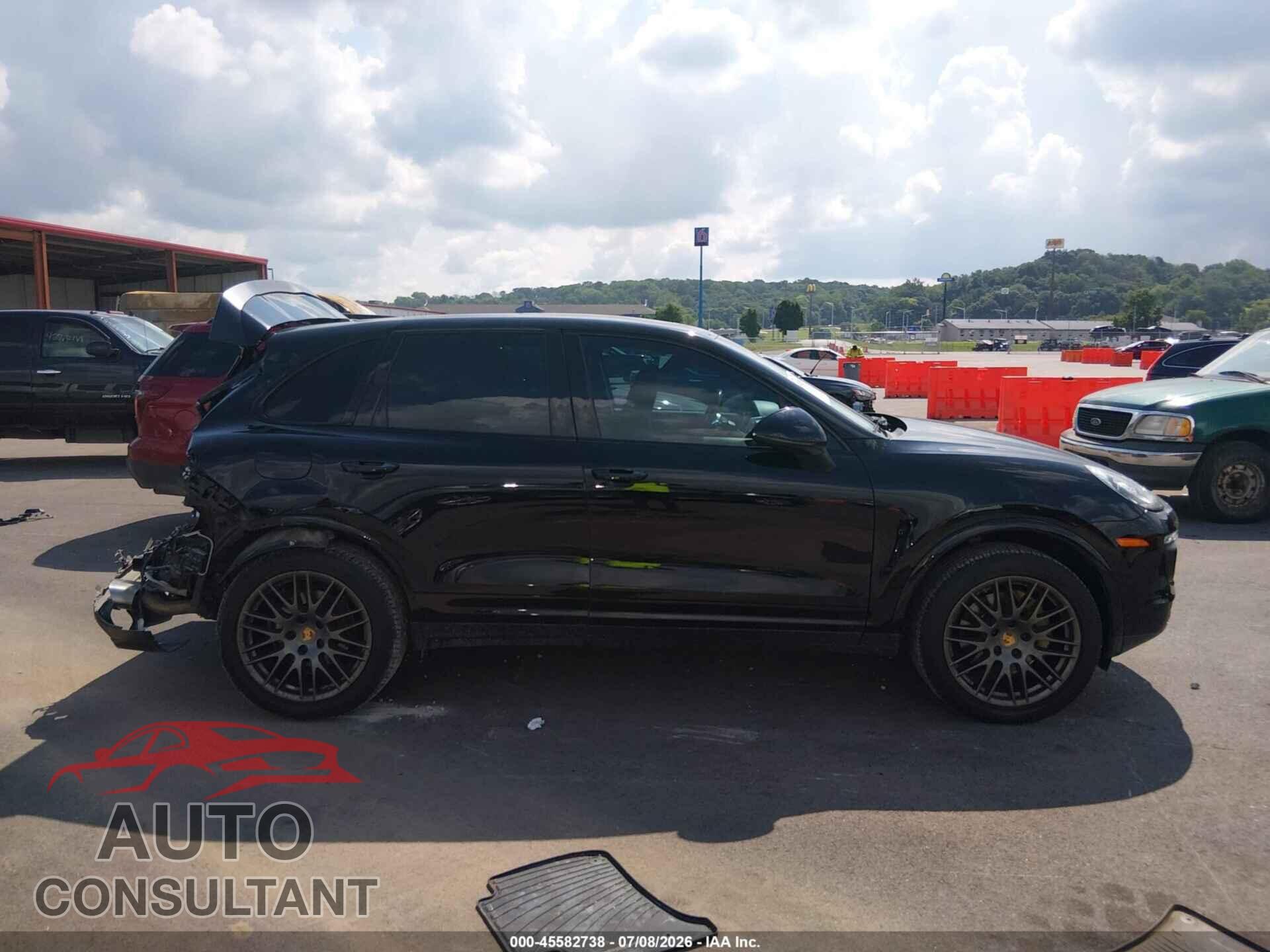 PORSCHE CAYENNE 2018 - WP1AA2A23JKA06067