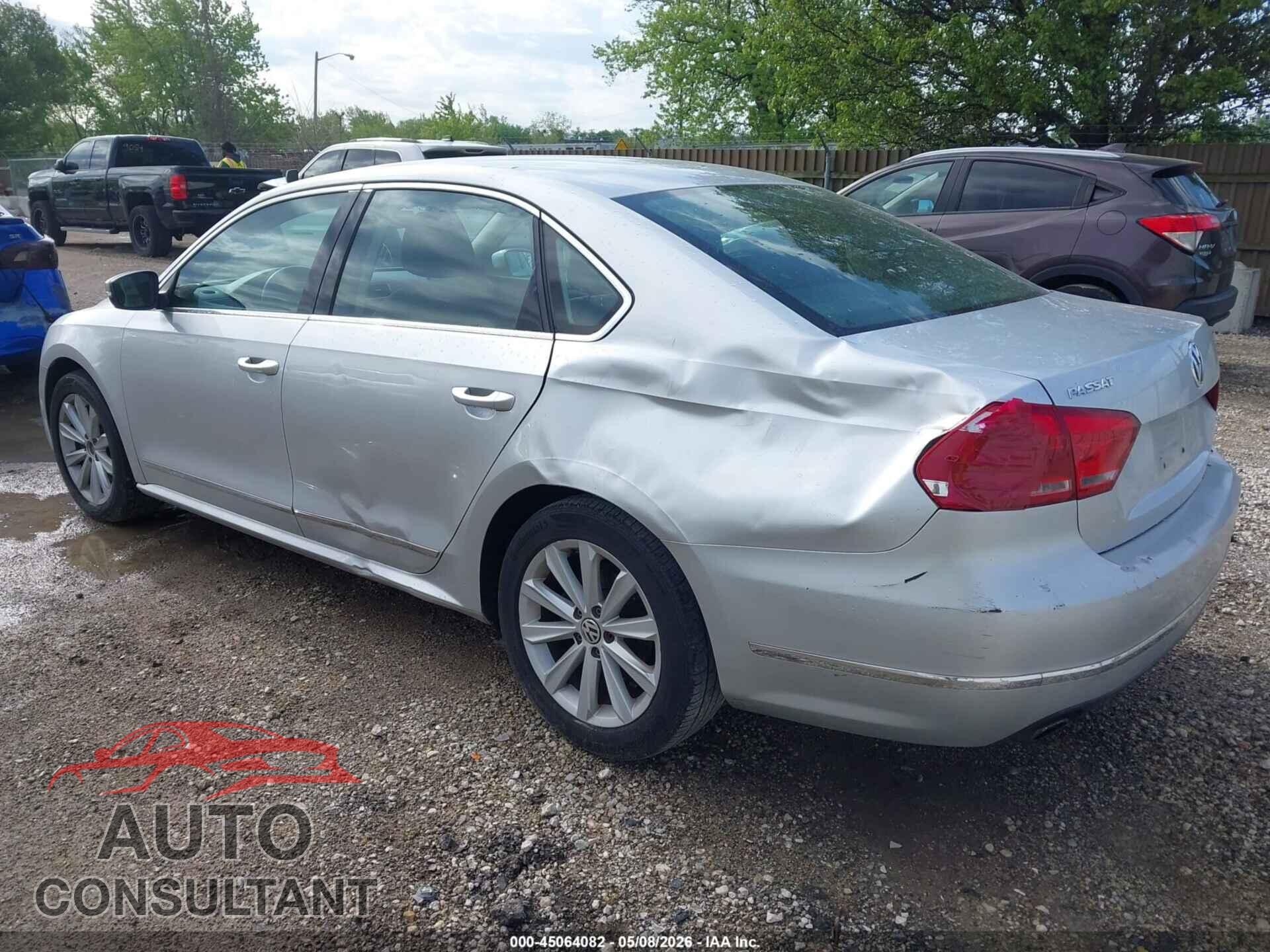 VOLKSWAGEN PASSAT 2013 - 1VWCH7A36DC059305