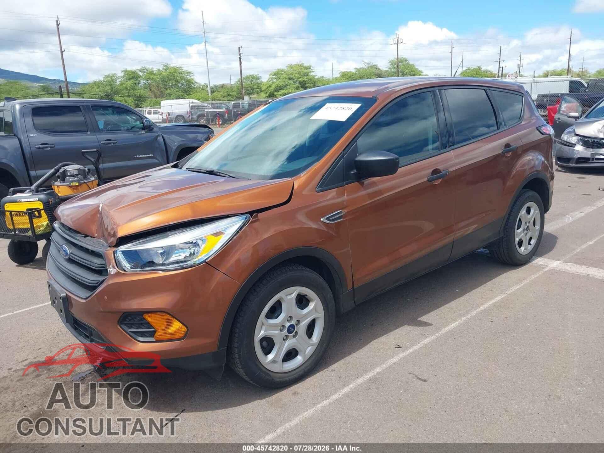 FORD ESCAPE 2017 - 1FMCU0F70HUC14718