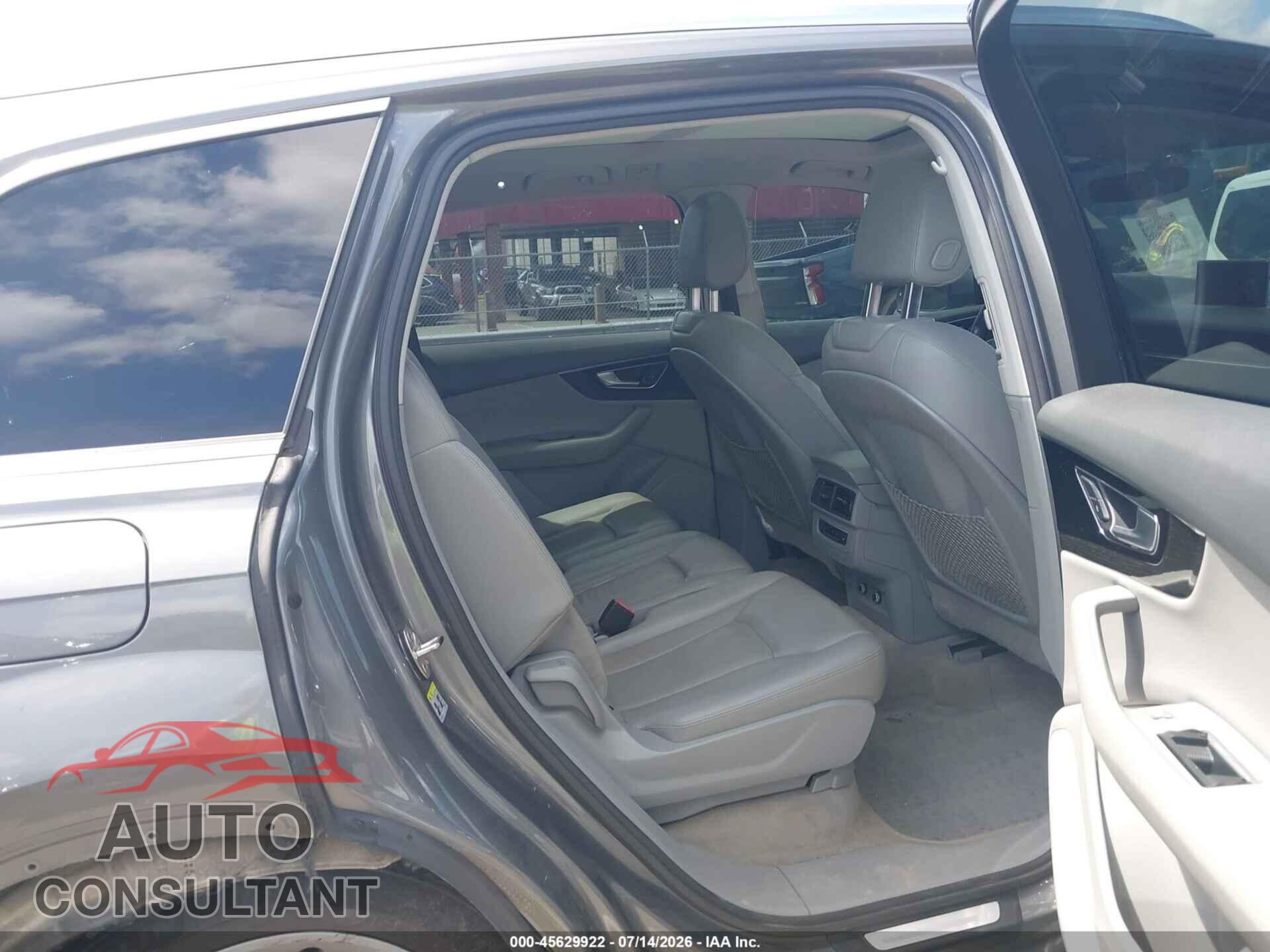 AUDI Q7 2018 - WA1AAAF74JD001040