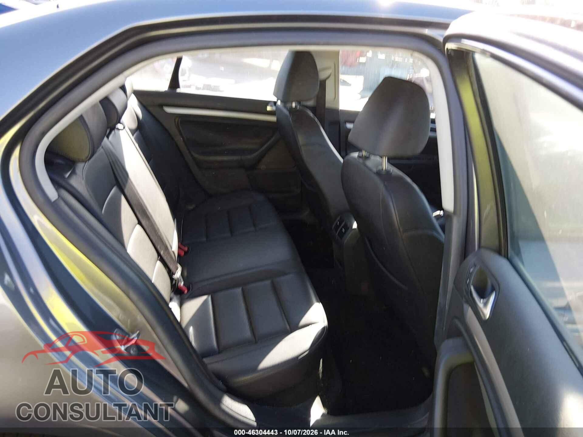 VOLKSWAGEN JETTA 2010 - 3VWAZ7AJ0AM145657