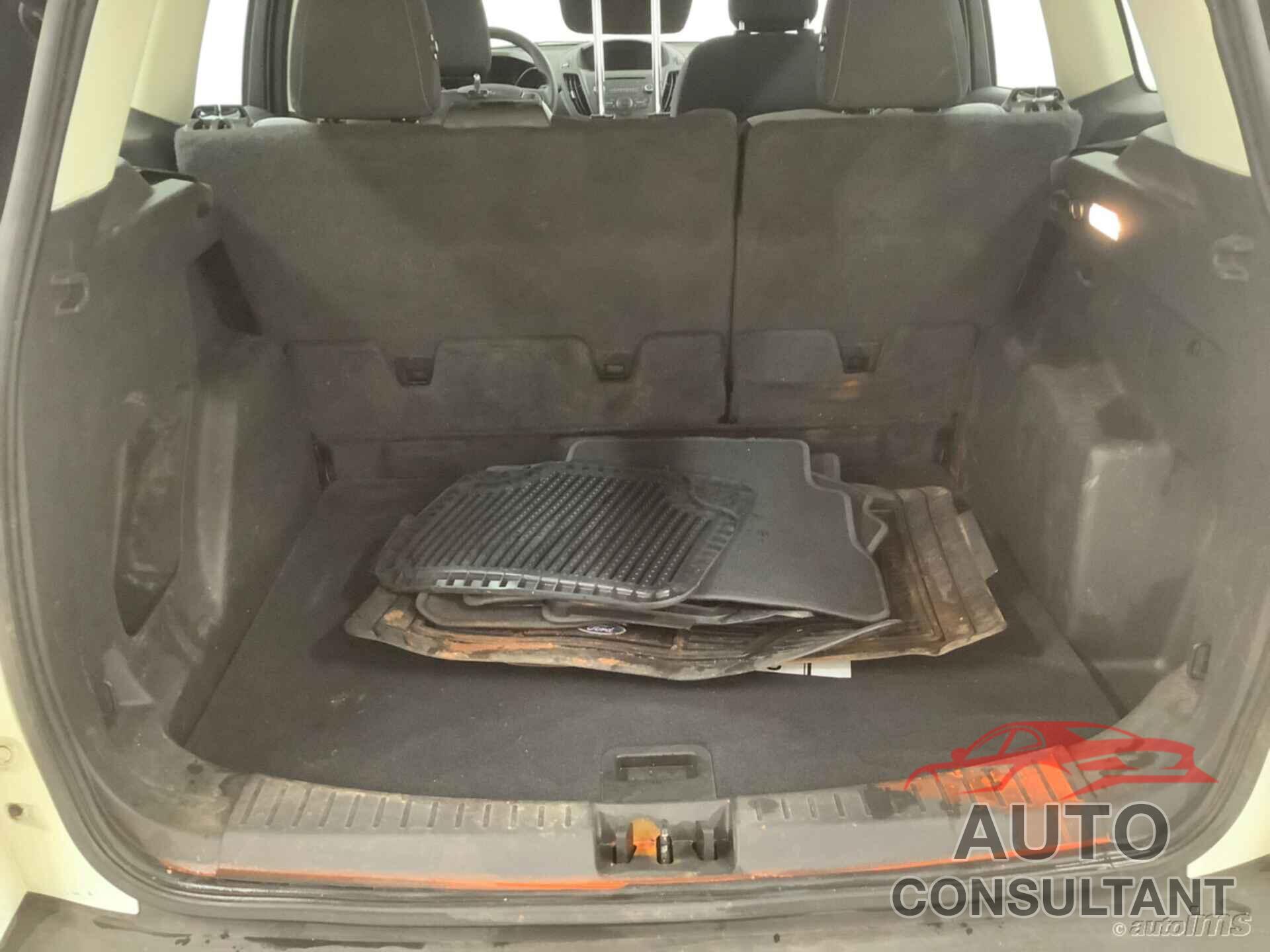 FORD ESCAPE 2018 - 1FMCU0F71JUB58519