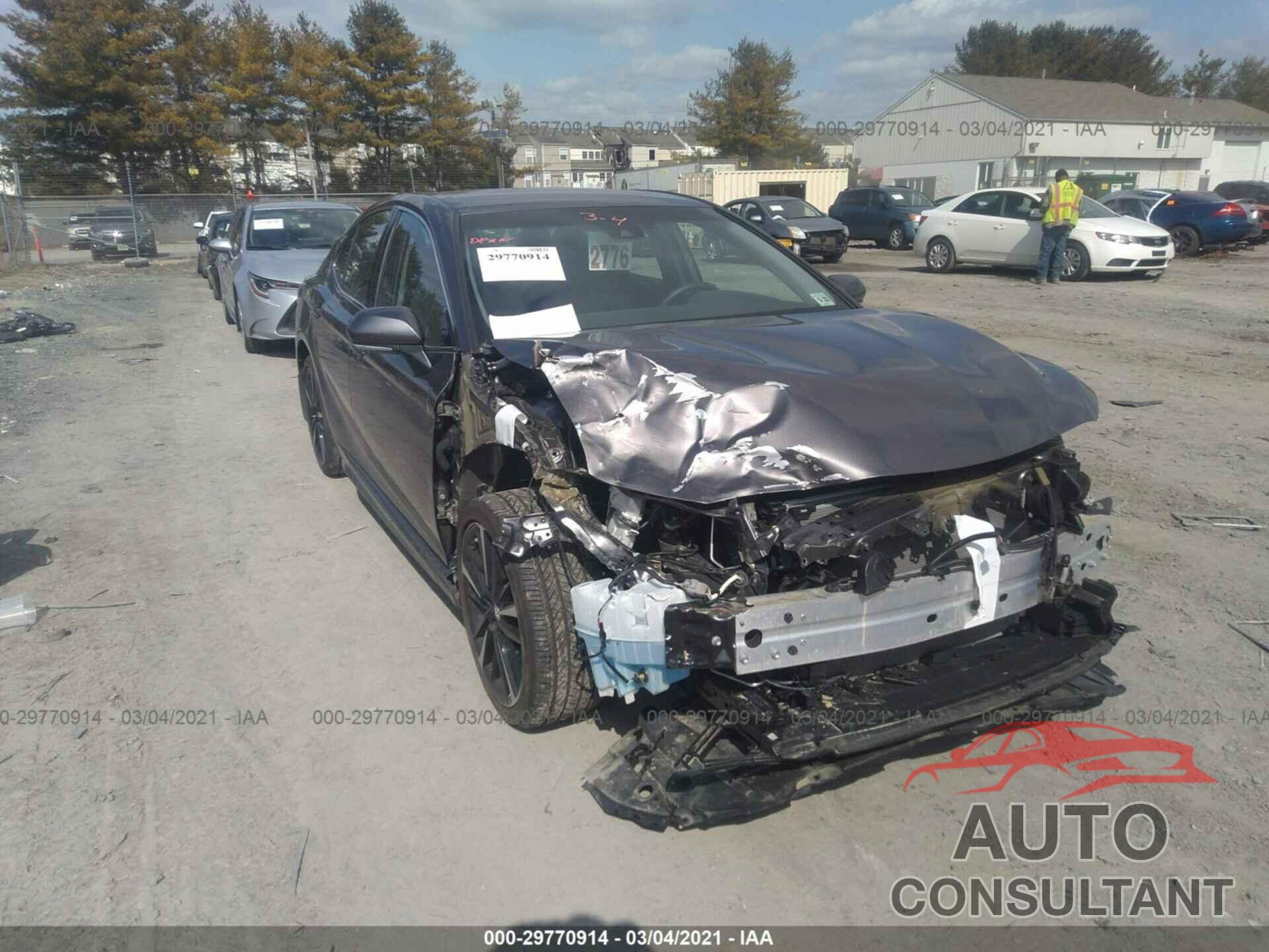 TOYOTA CAMRY 2018 - 4T1B61HK9JU512705