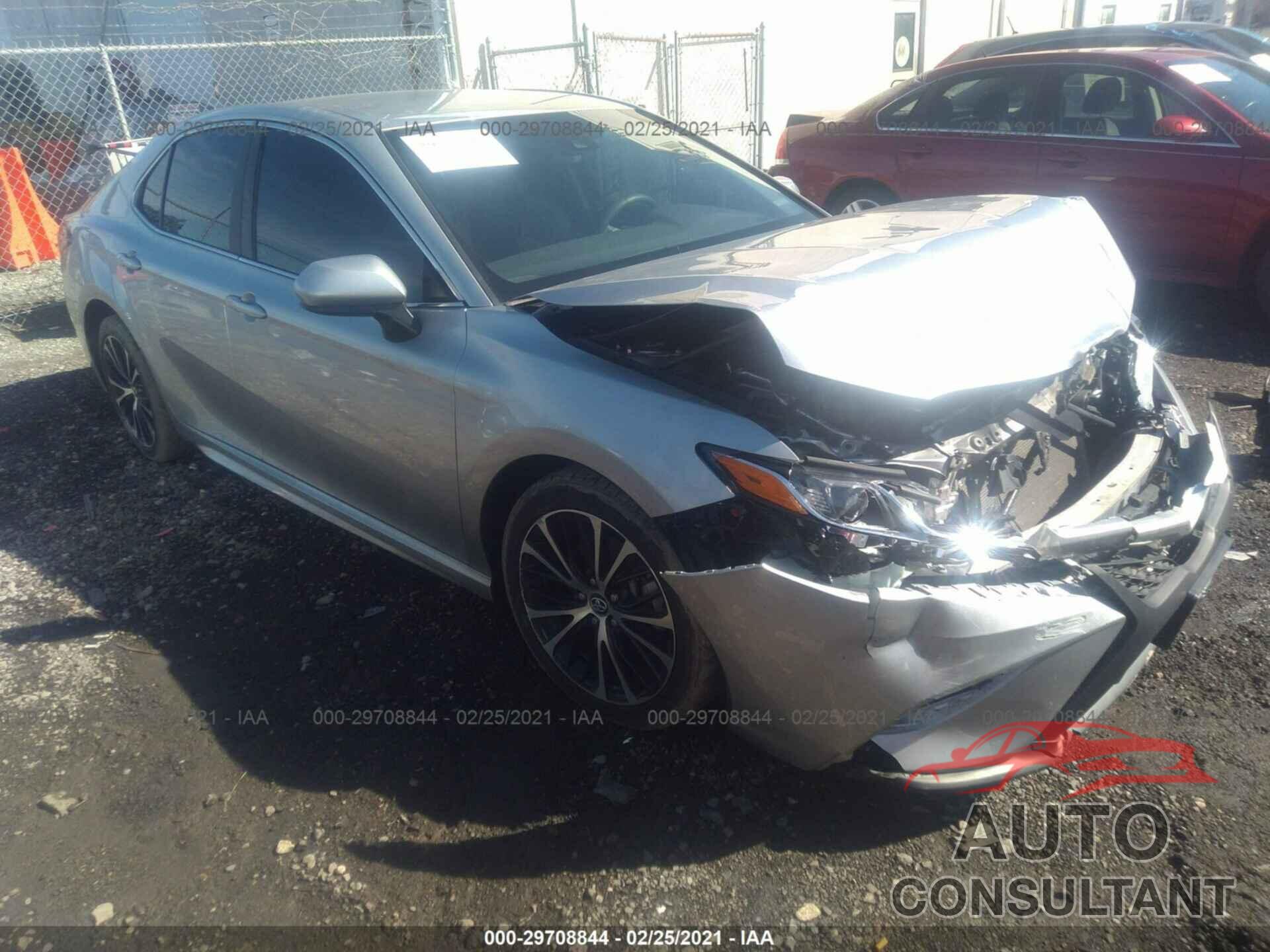 TOYOTA CAMRY 2018 - 4T1B11HK3JU623832