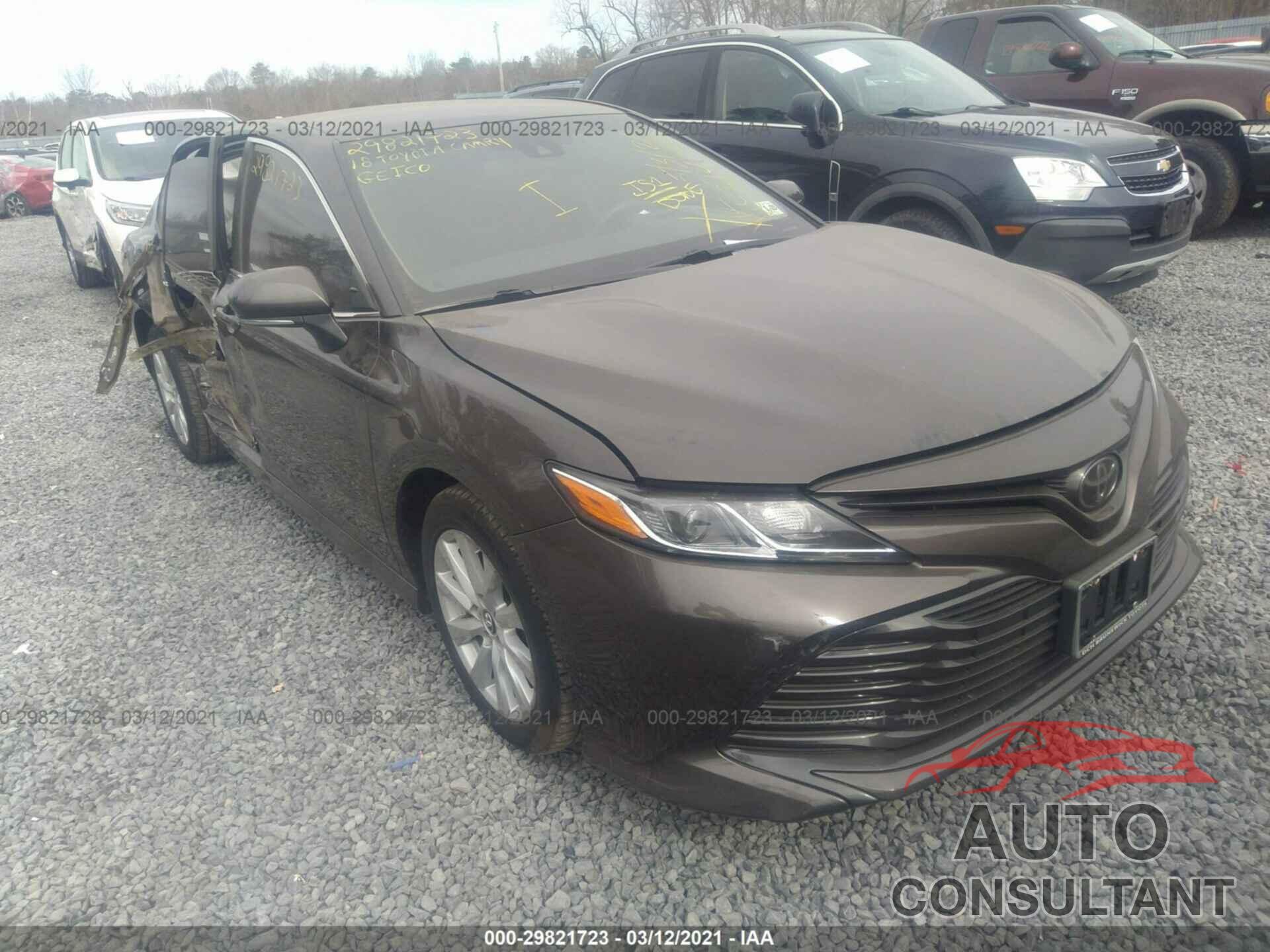 TOYOTA CAMRY 2018 - 4T1B11HK0JU079788