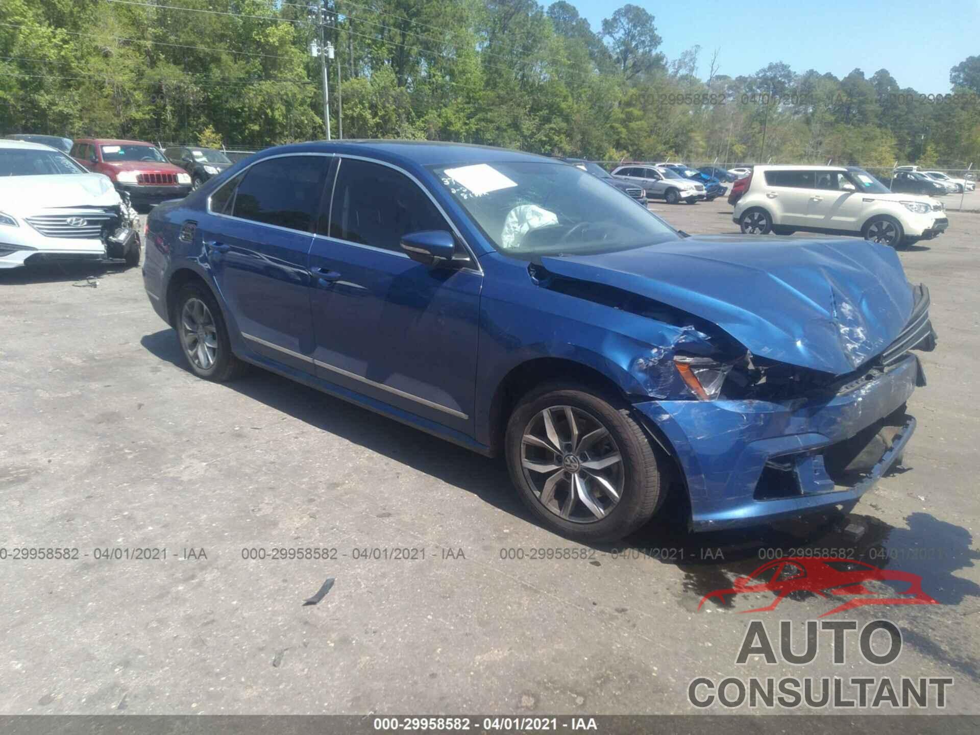 VOLKSWAGEN PASSAT 2017 - 1VWAT7A35HC042765