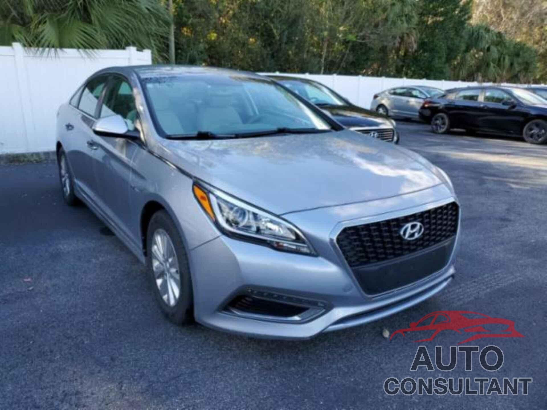 HYUNDAI SONATA HYBRID 2017 - KMHE24L18HA047693