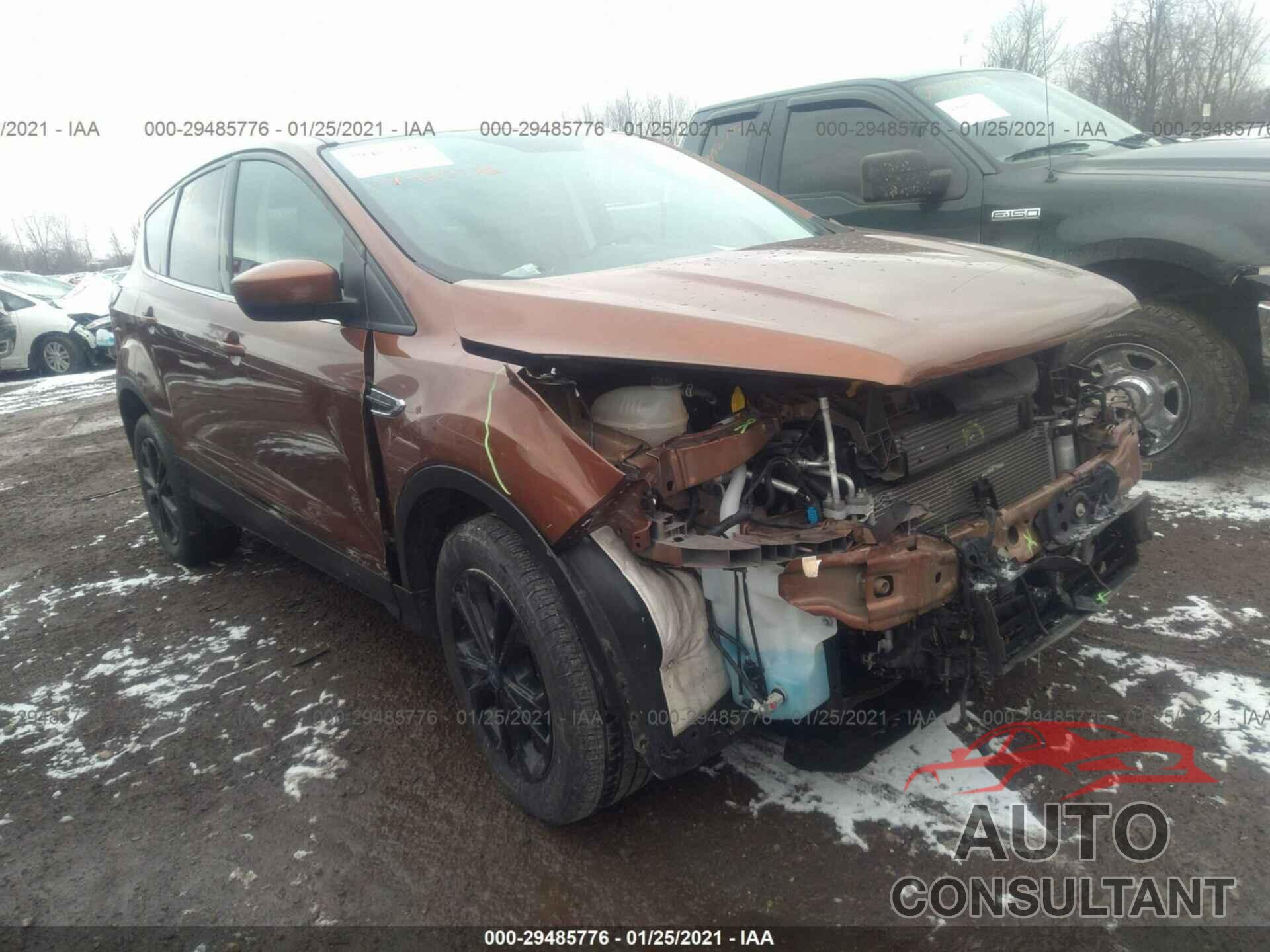 FORD ESCAPE 2017 - 1FMCU9GD2HUC50418