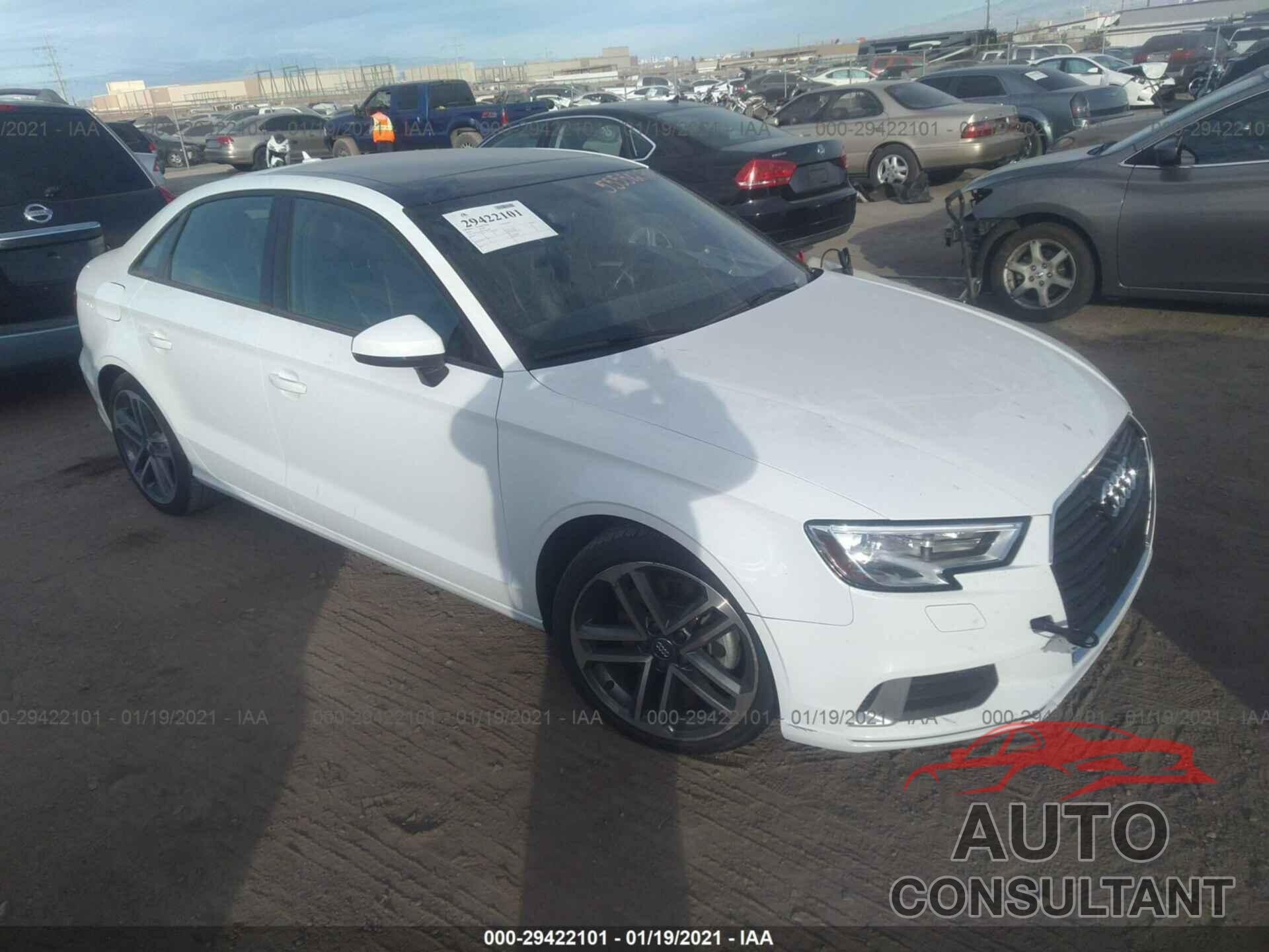 AUDI A3 SEDAN 2018 - WAUAUGFF5J1042458