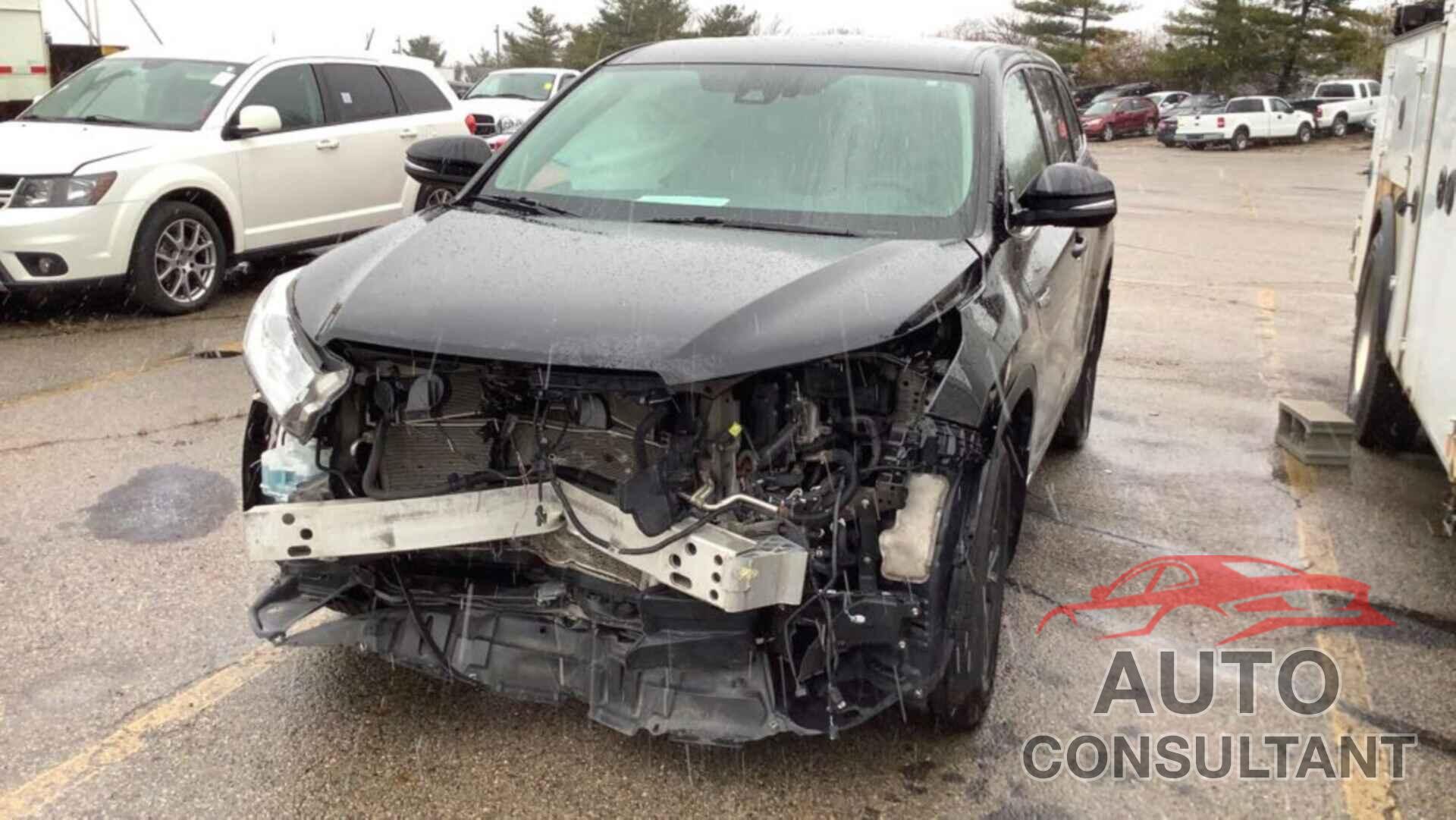 TOYOTA HIGHLANDER 2018 - 5TDBGRFH0JS048943
