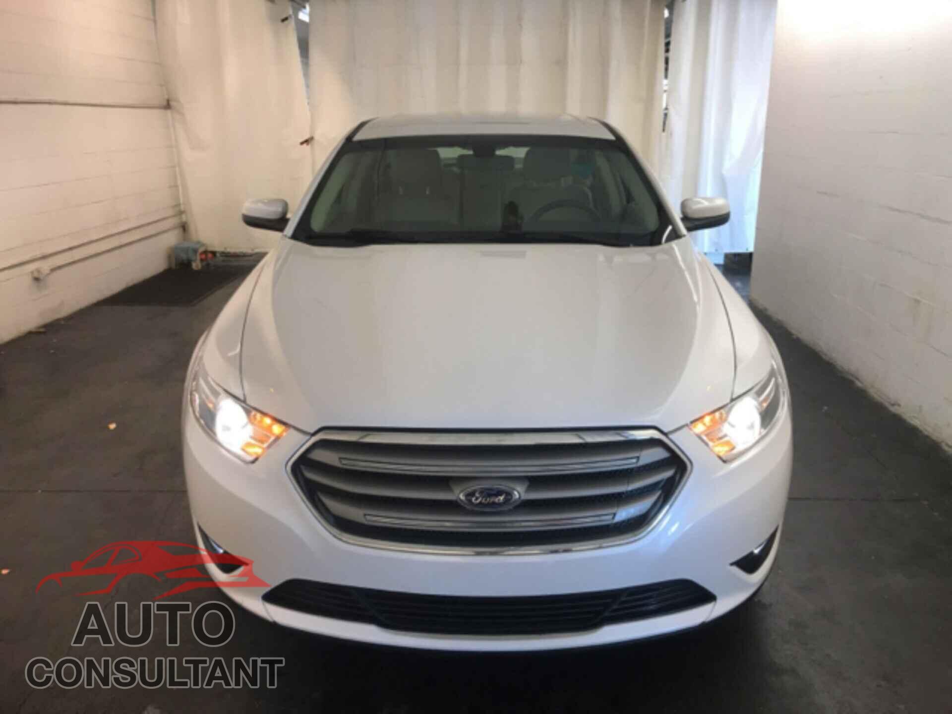 FORD TAURUS 2017 - 1FAHP2E83HG117637
