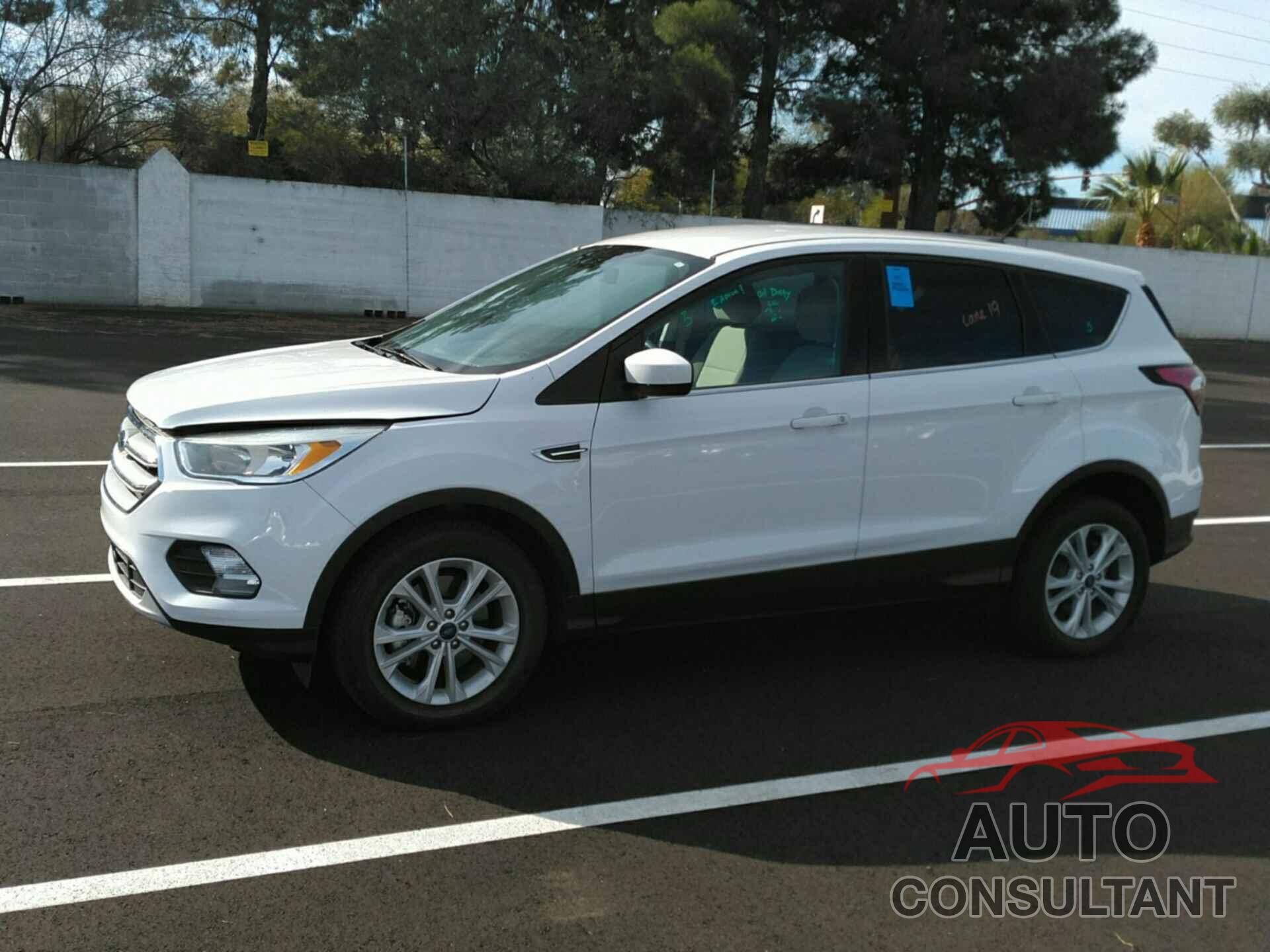 FORD ESCAPE 2017 - 1FMCU9GD1HUC98900