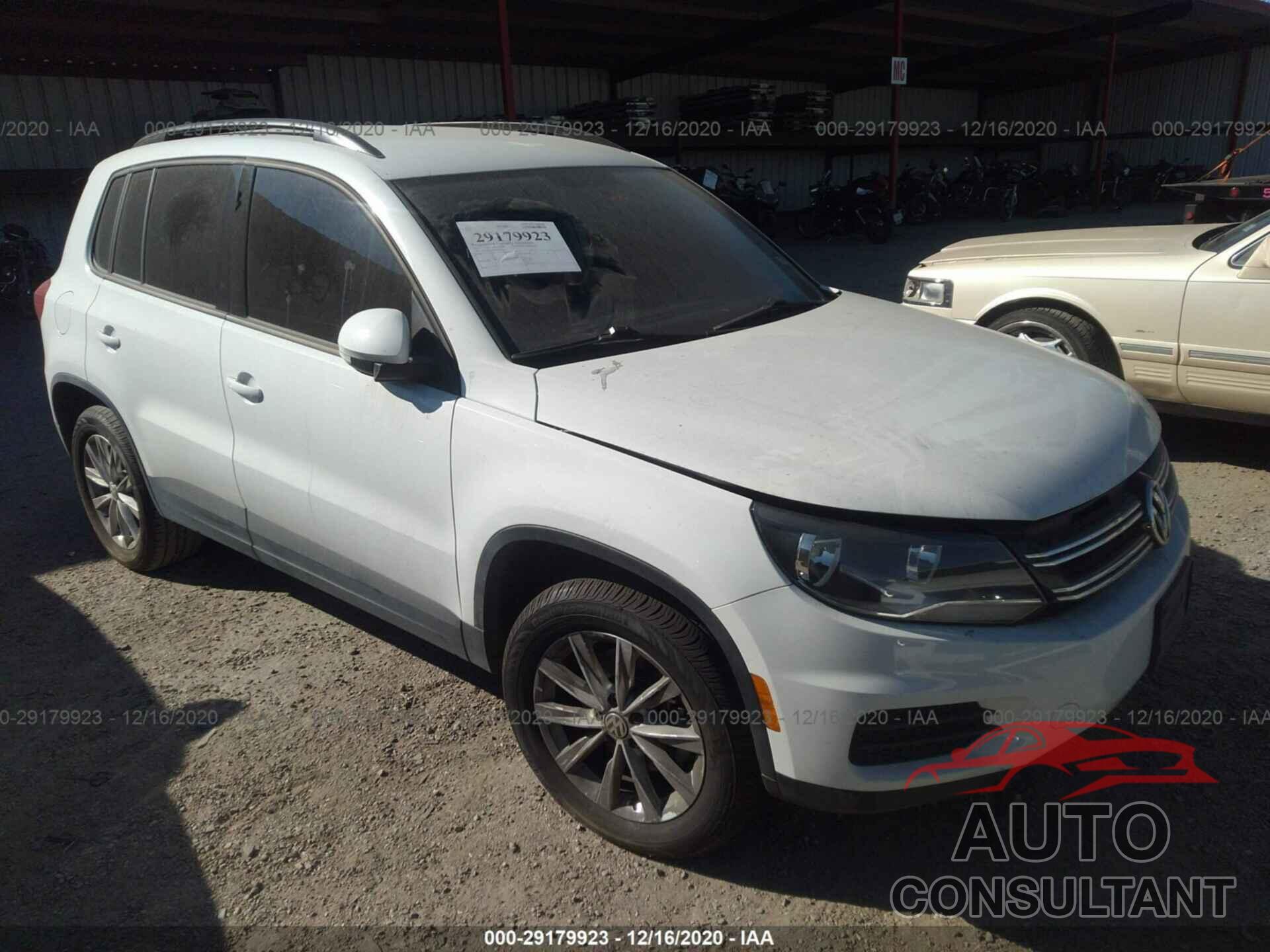 VOLKSWAGEN TIGUAN LIMITED 2018 - WVGAV7AX3JK005950
