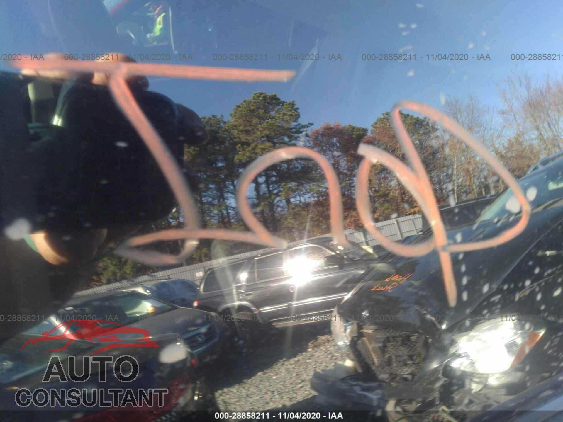 NISSAN PATHFINDER 2019 - 5N1DR2MM6KC616105