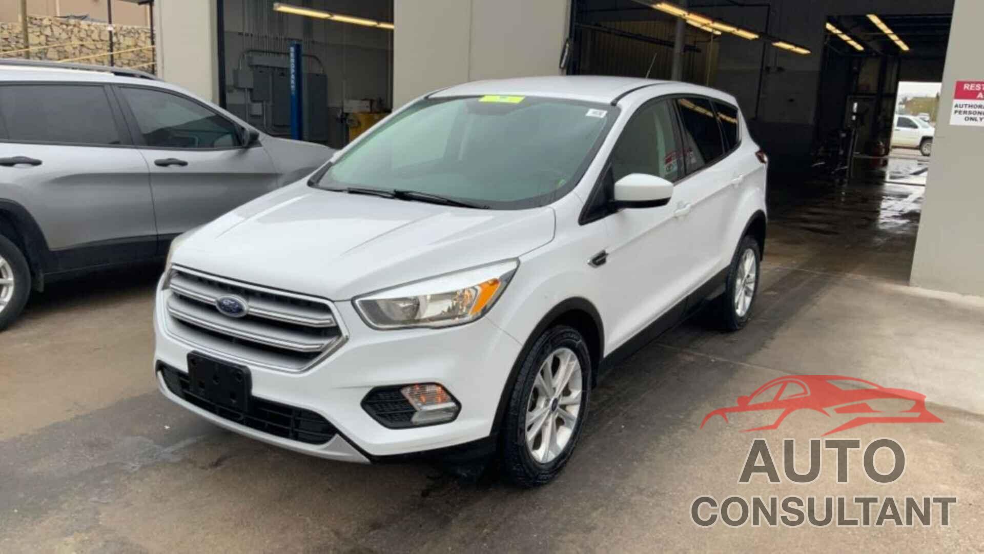 FORD ESCAPE 2017 - 1FMCU0GDXHUD67806