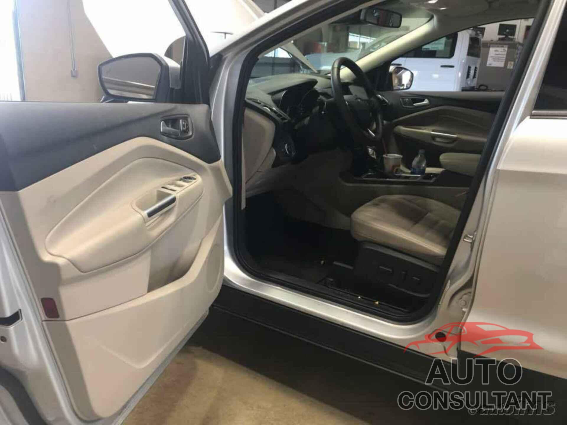FORD ESCAPE 2018 - 1FMCU0J96JUD08228