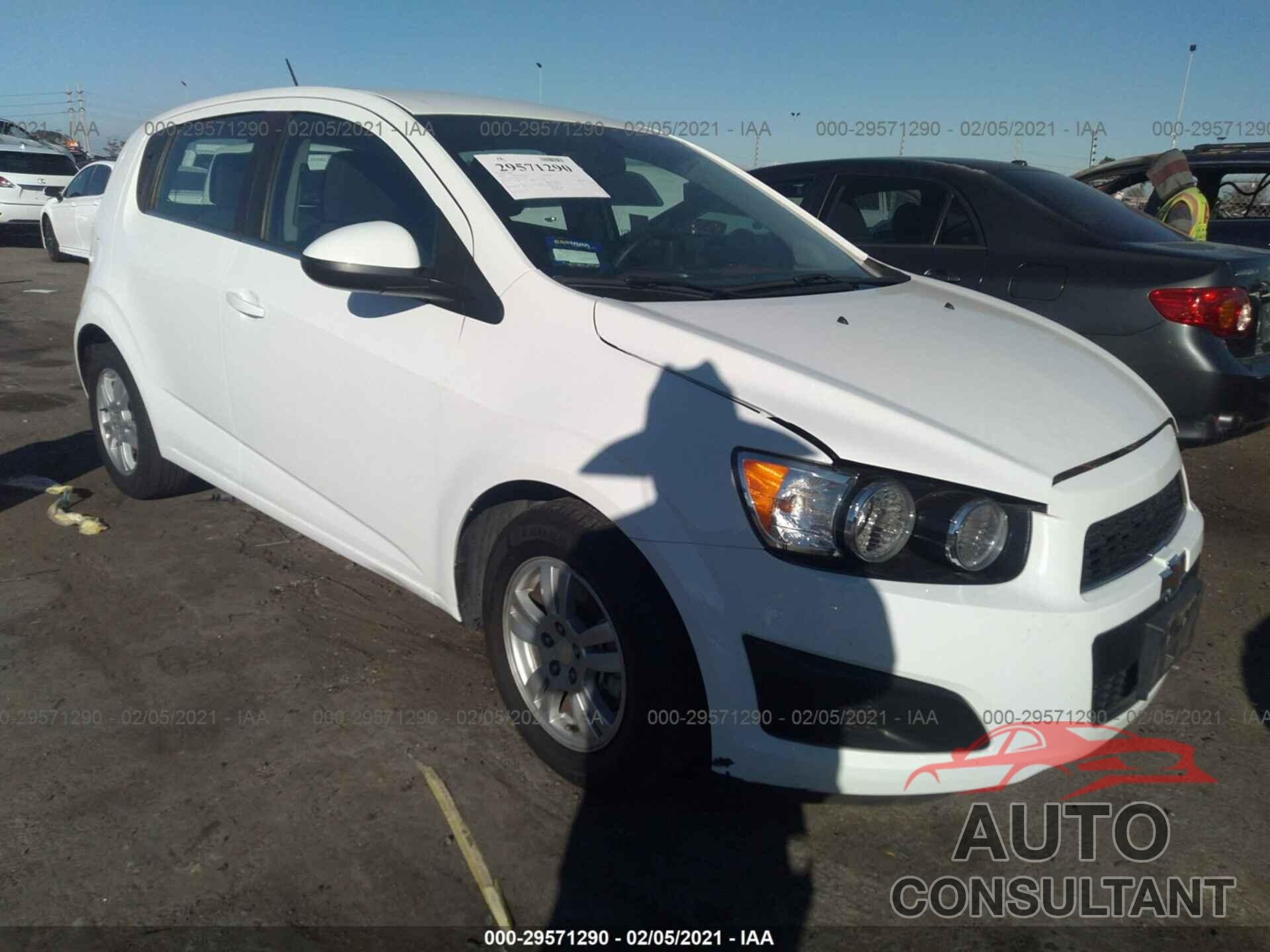 CHEVROLET SONIC 2016 - 1G1JC6SG4G4112501